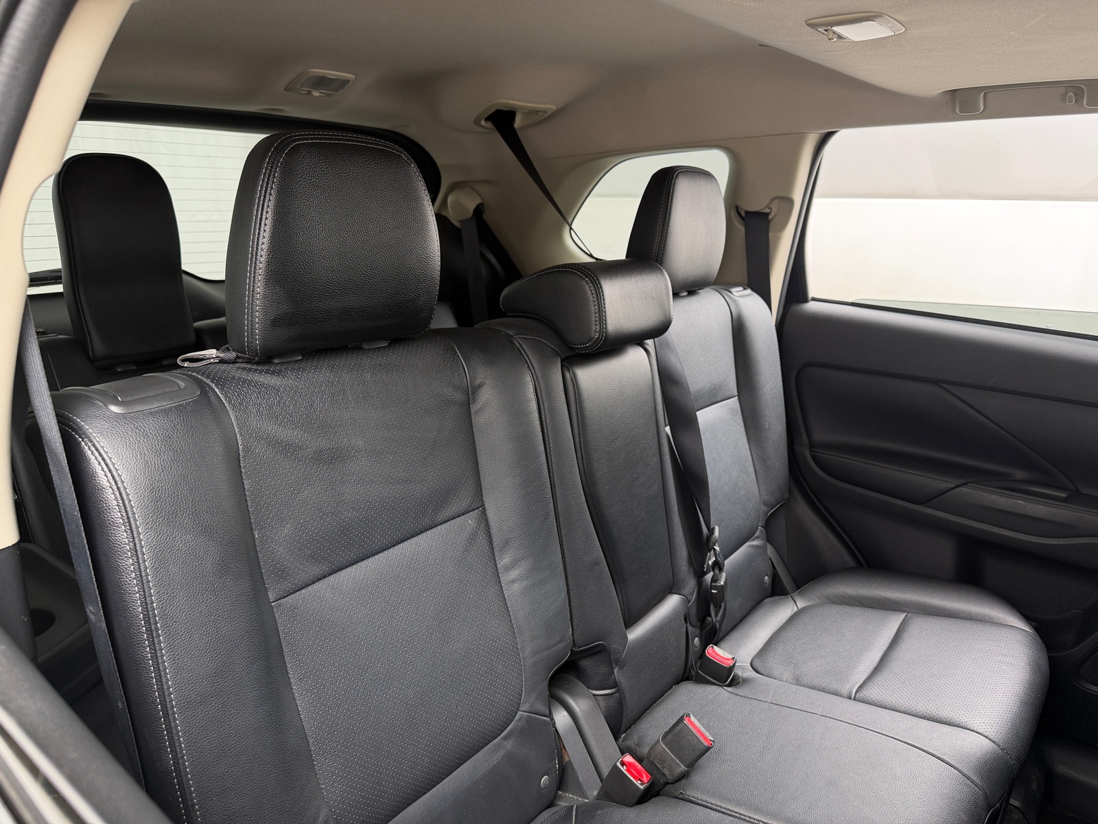 Thumbnail: 2017 Mitsubishi Outlander - 6