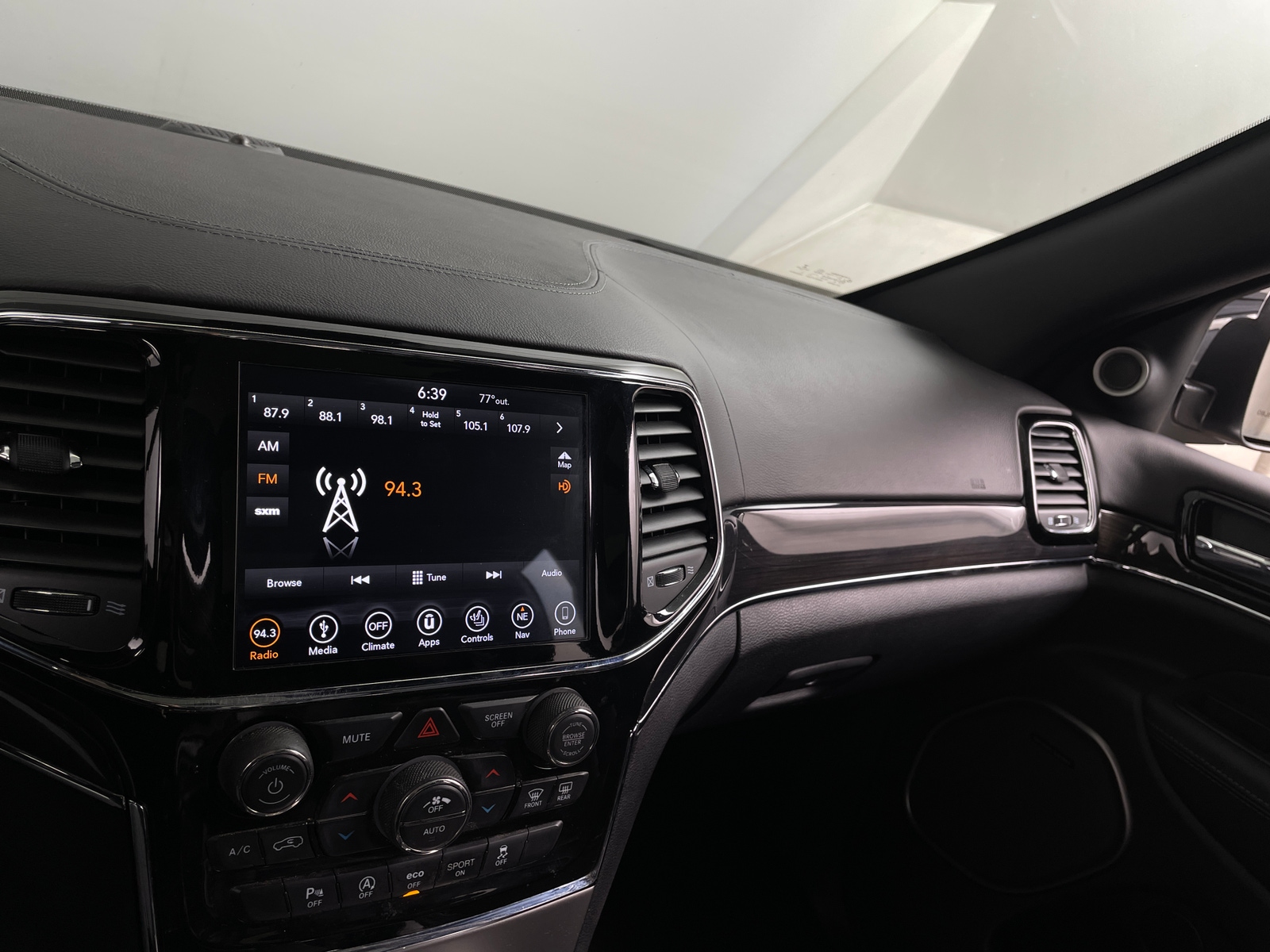 Thumbnail: 2019 Jeep Grand Cherokee - 3