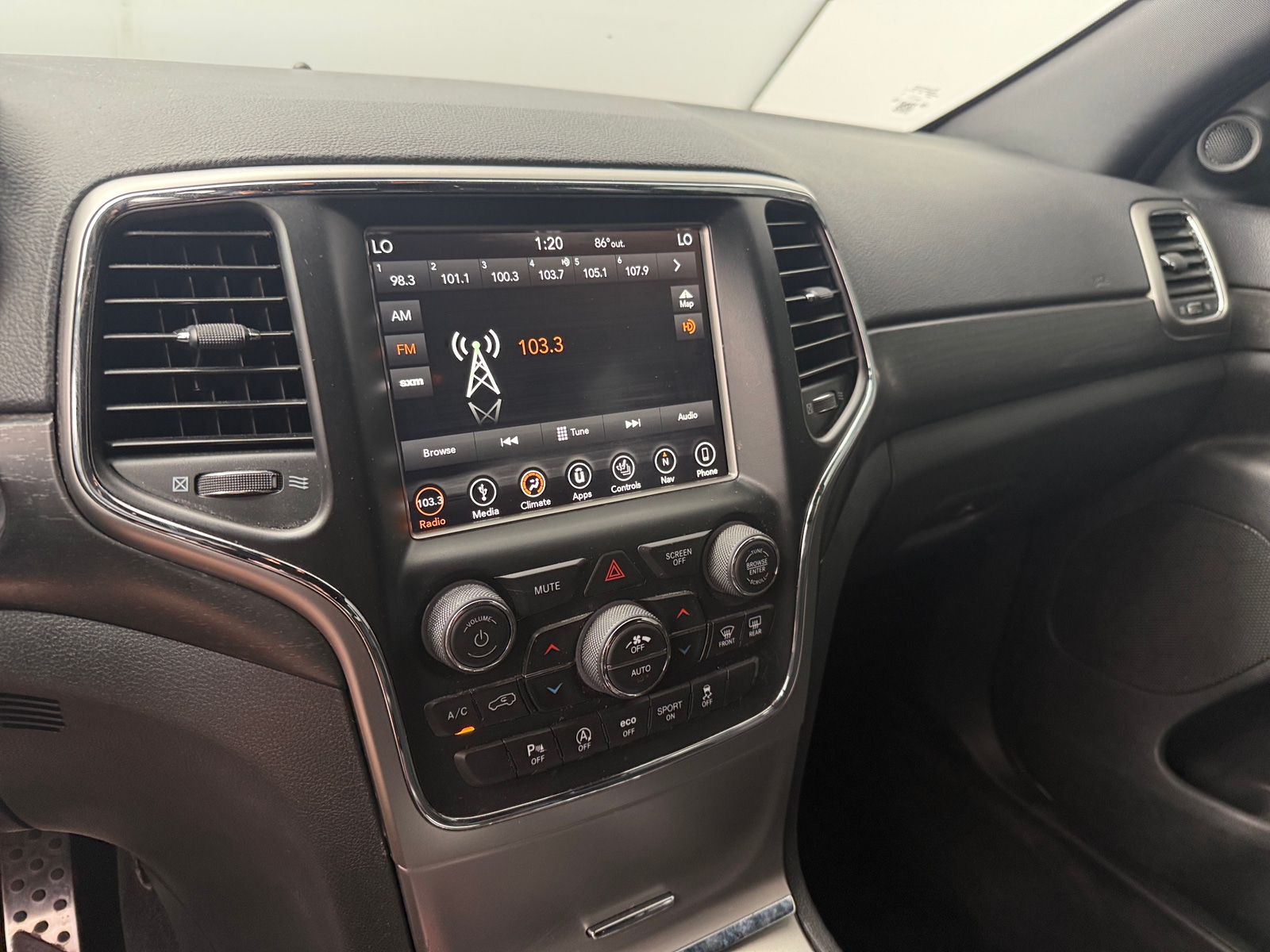 Thumbnail: 2018 Jeep Grand Cherokee - 3