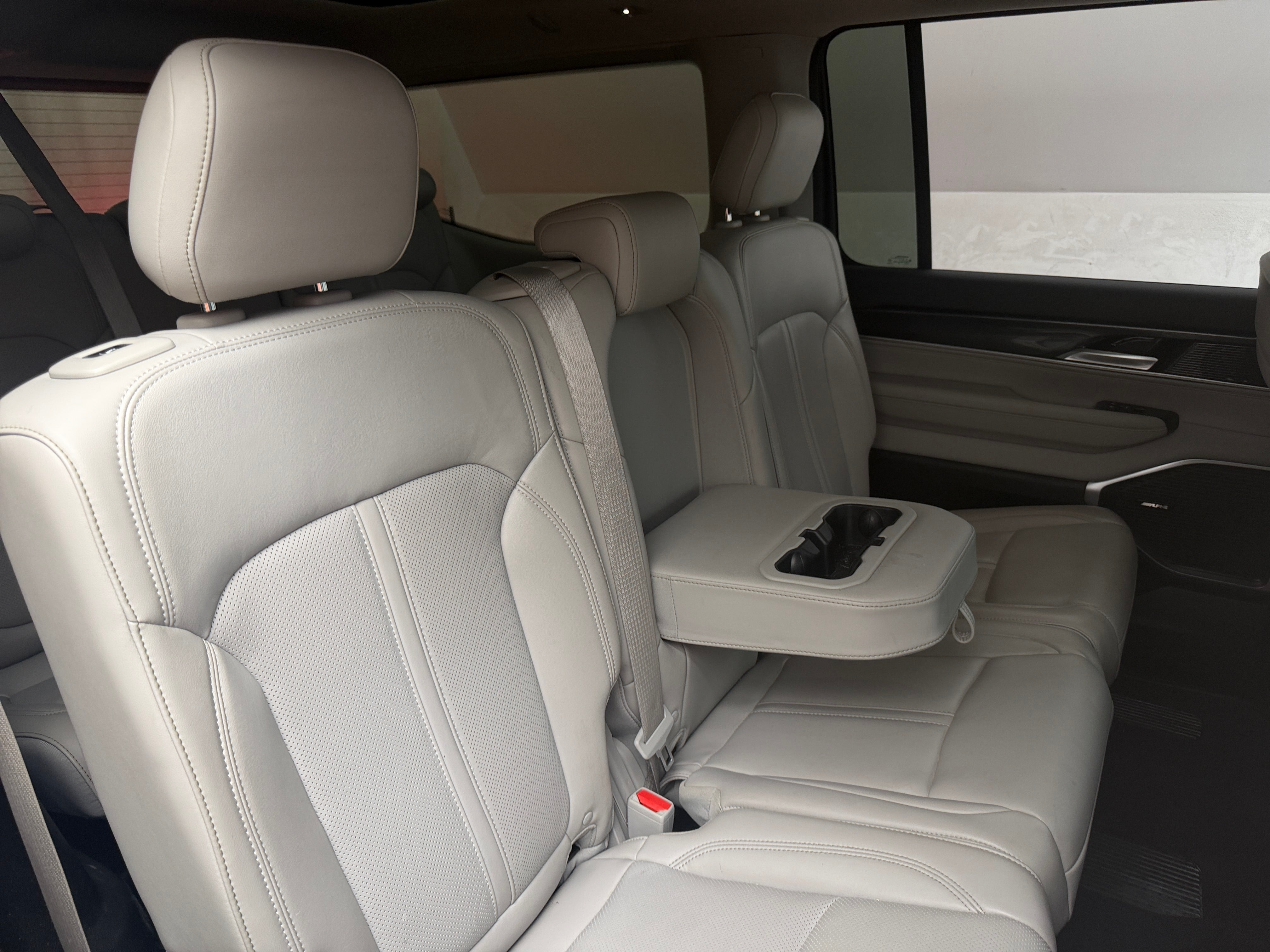 2022 Jeep Wagoneer
