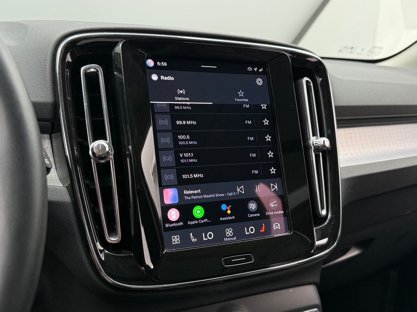 Thumbnail: 2025 Volvo XC40 - 3