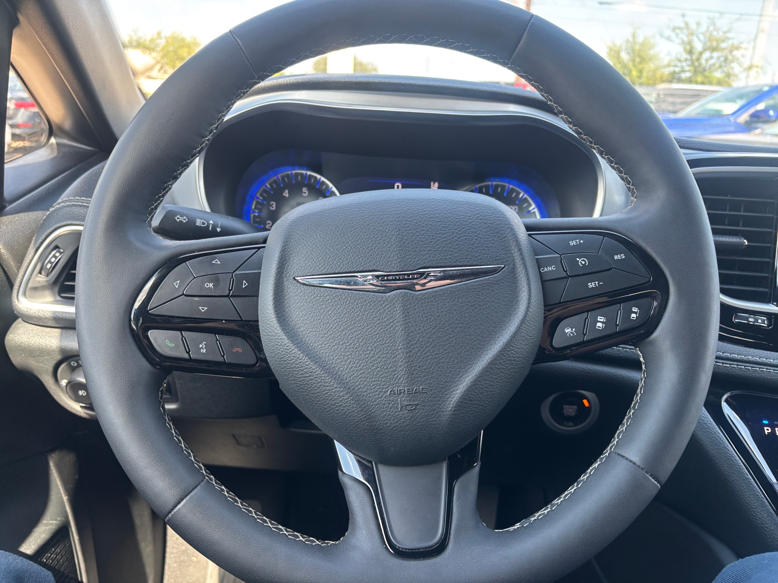 Thumbnail: 2025 Chrysler Pacifica - 4