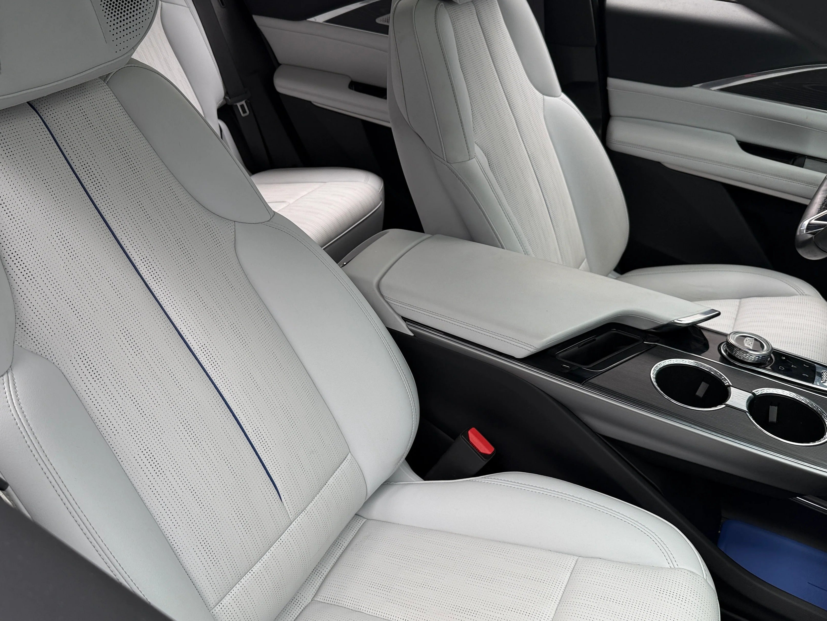 Used 2024 Cadillac LYRIQ Luxury 2 with VIN 1GYKPRRL3RZ125468 for sale in Auburn, WA