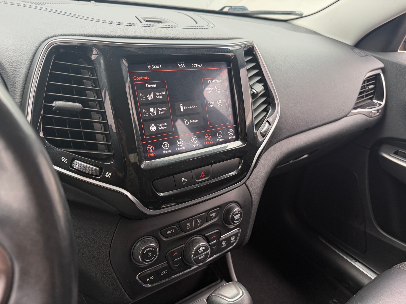 Thumbnail: 2019 Jeep Cherokee - 3
