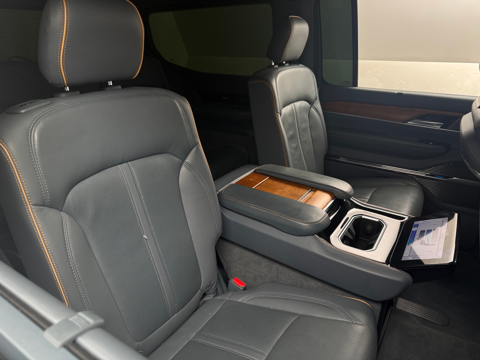 Thumbnail: 2022 Jeep Grand Wagoneer - 5