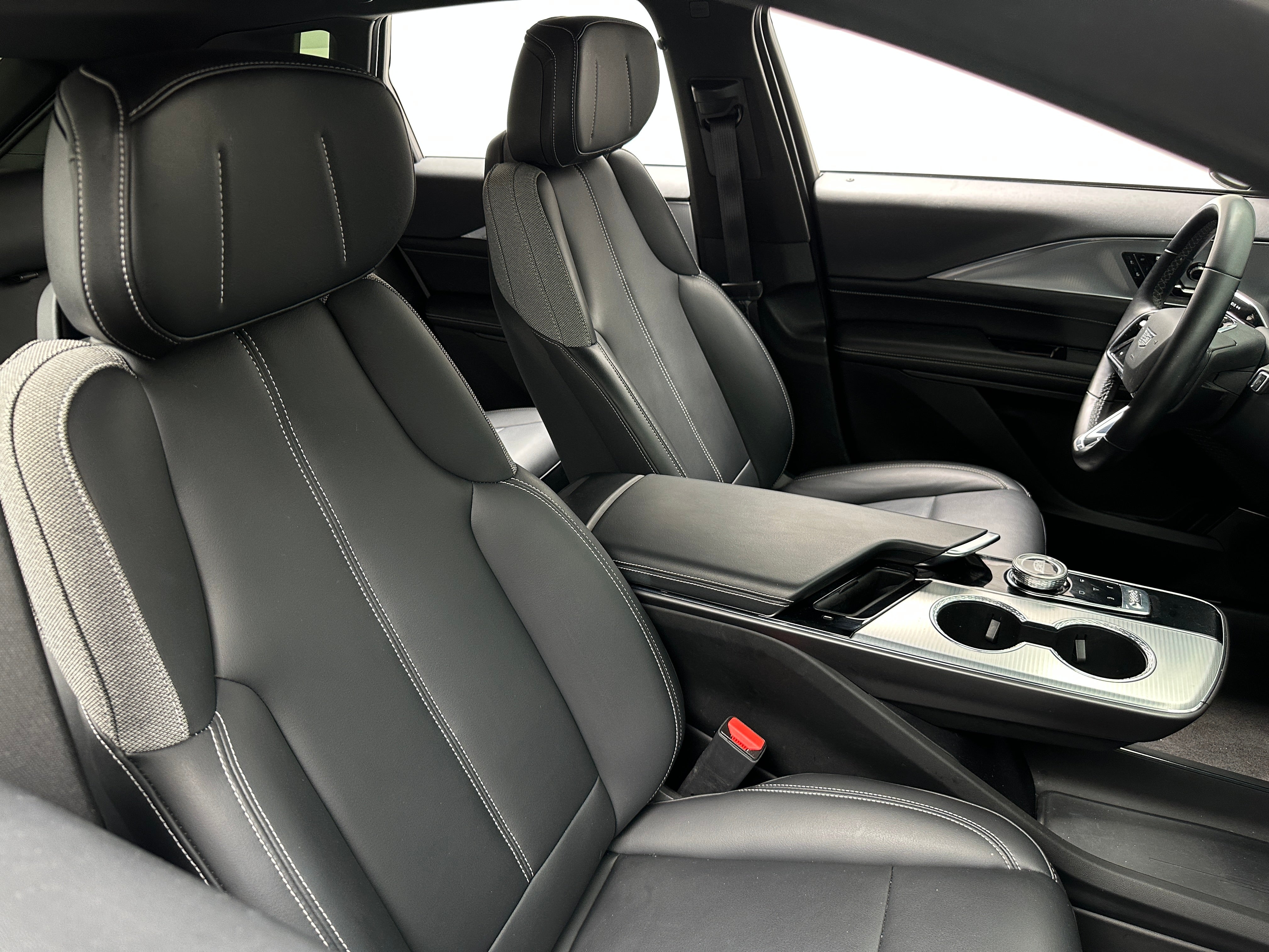 Used 2024 Cadillac LYRIQ Tech with VIN 1GYKPMRL0RZ122076 for sale in Auburn, WA