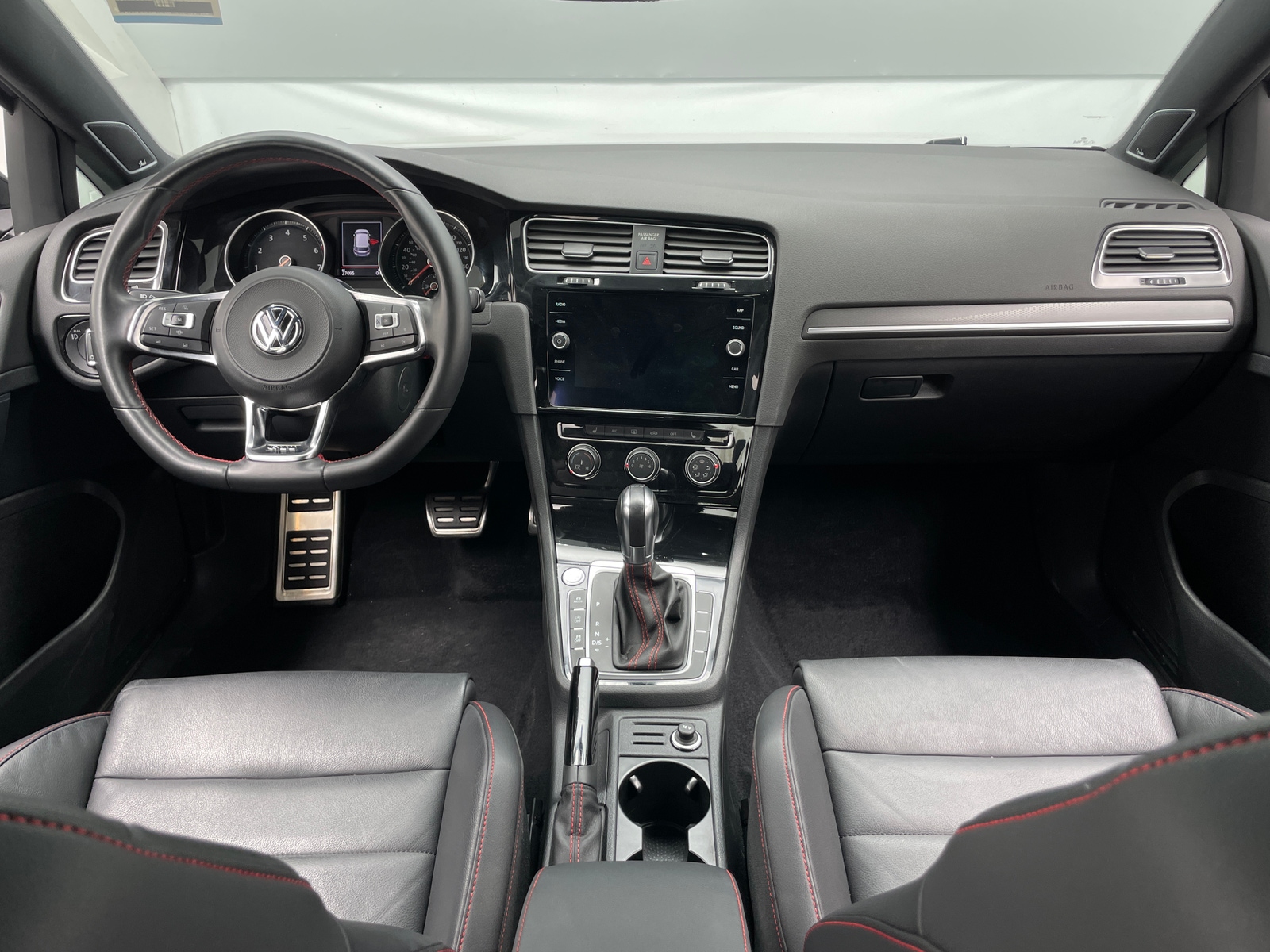 Thumbnail: 2019 Volkswagen Golf - 2