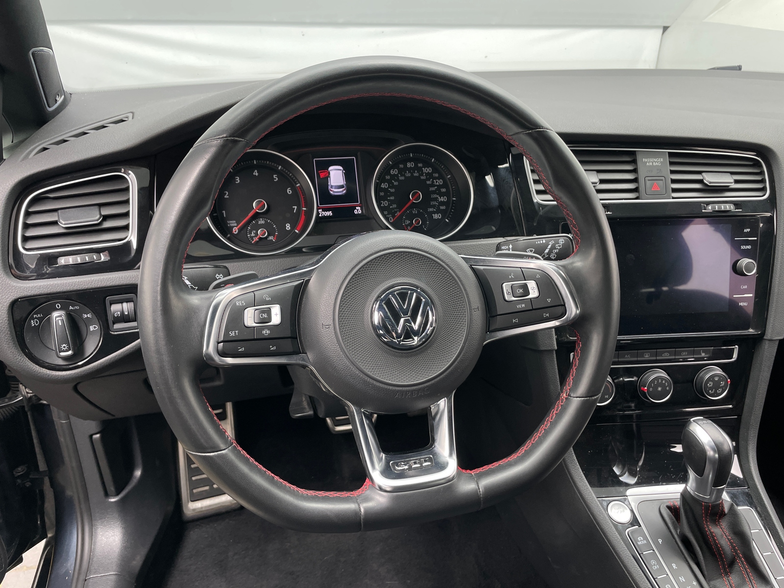 Thumbnail: 2019 Volkswagen Golf - 4