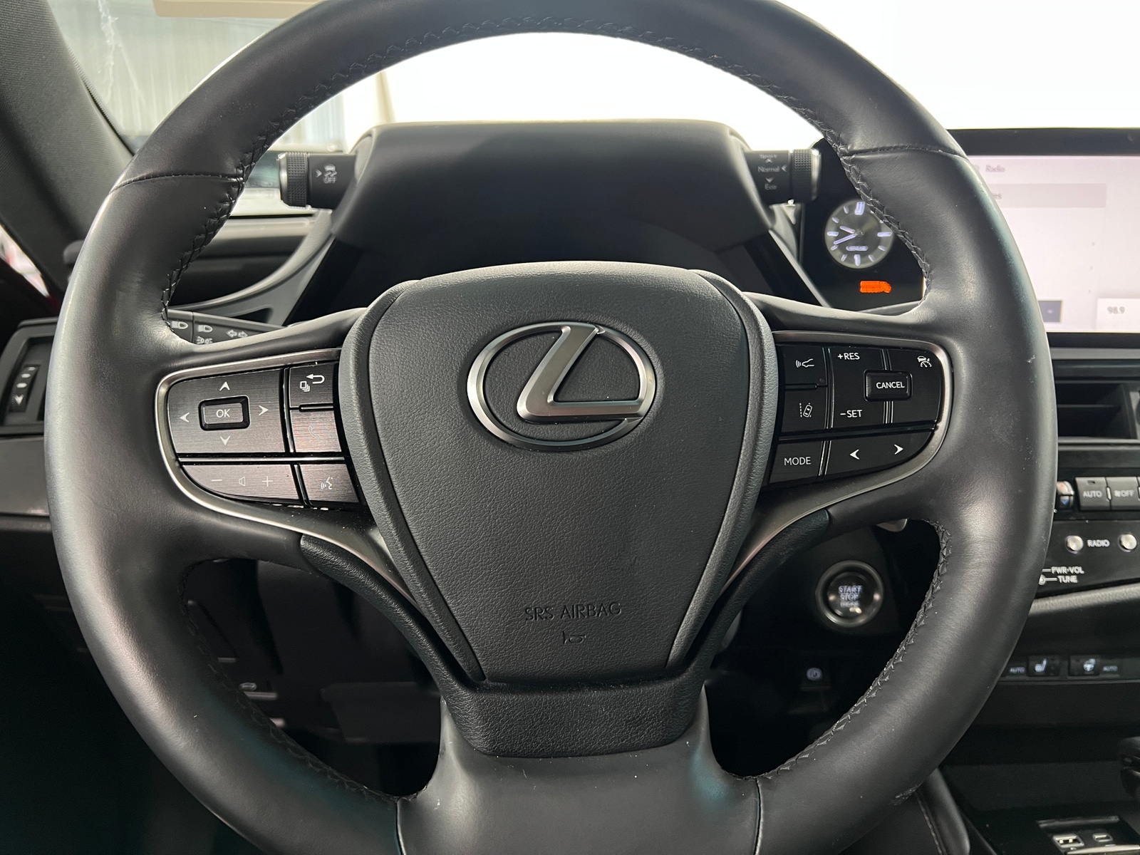 Thumbnail: 2023 Lexus ES - 4