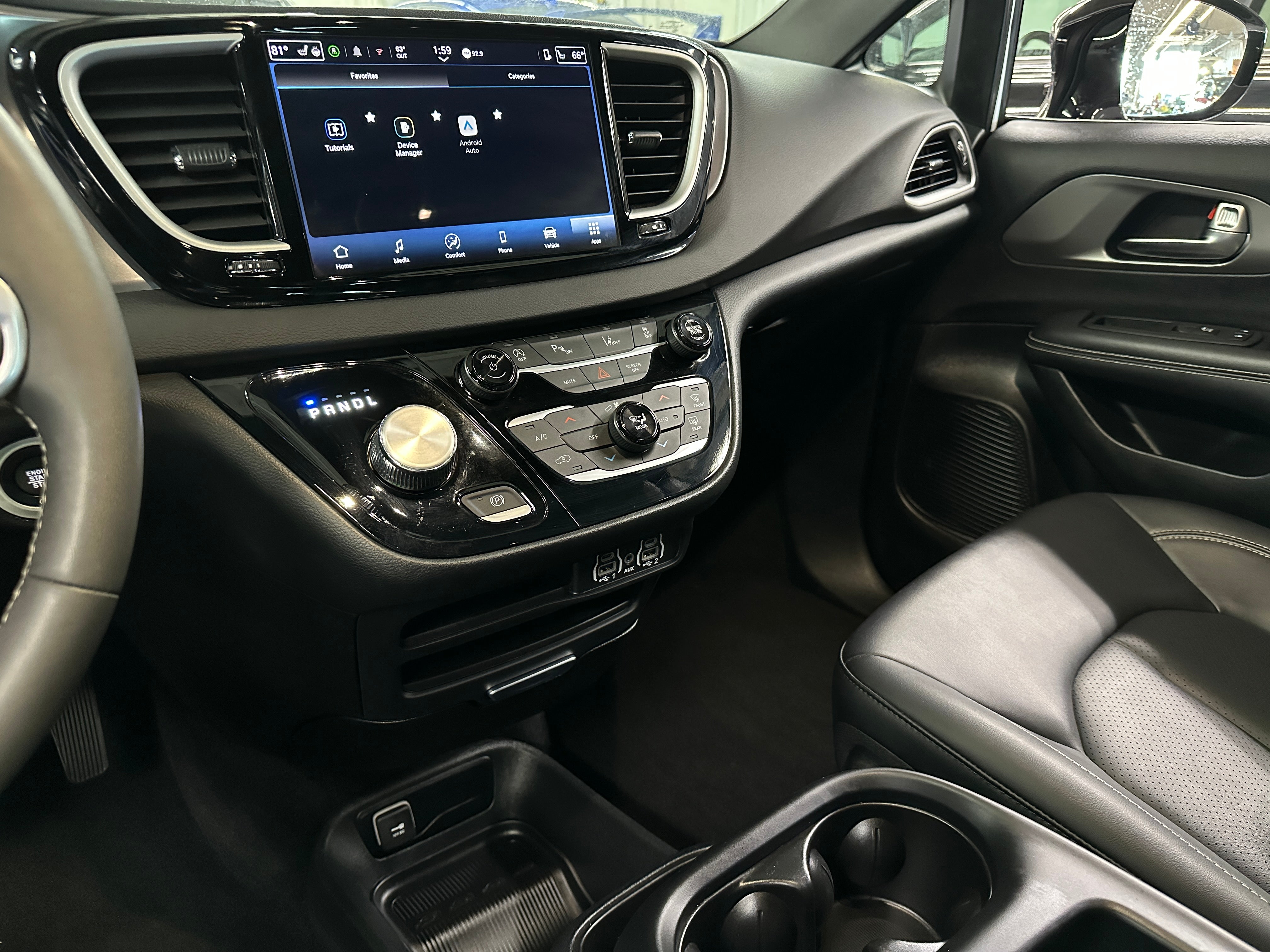 2025 Chrysler Pacifica Select