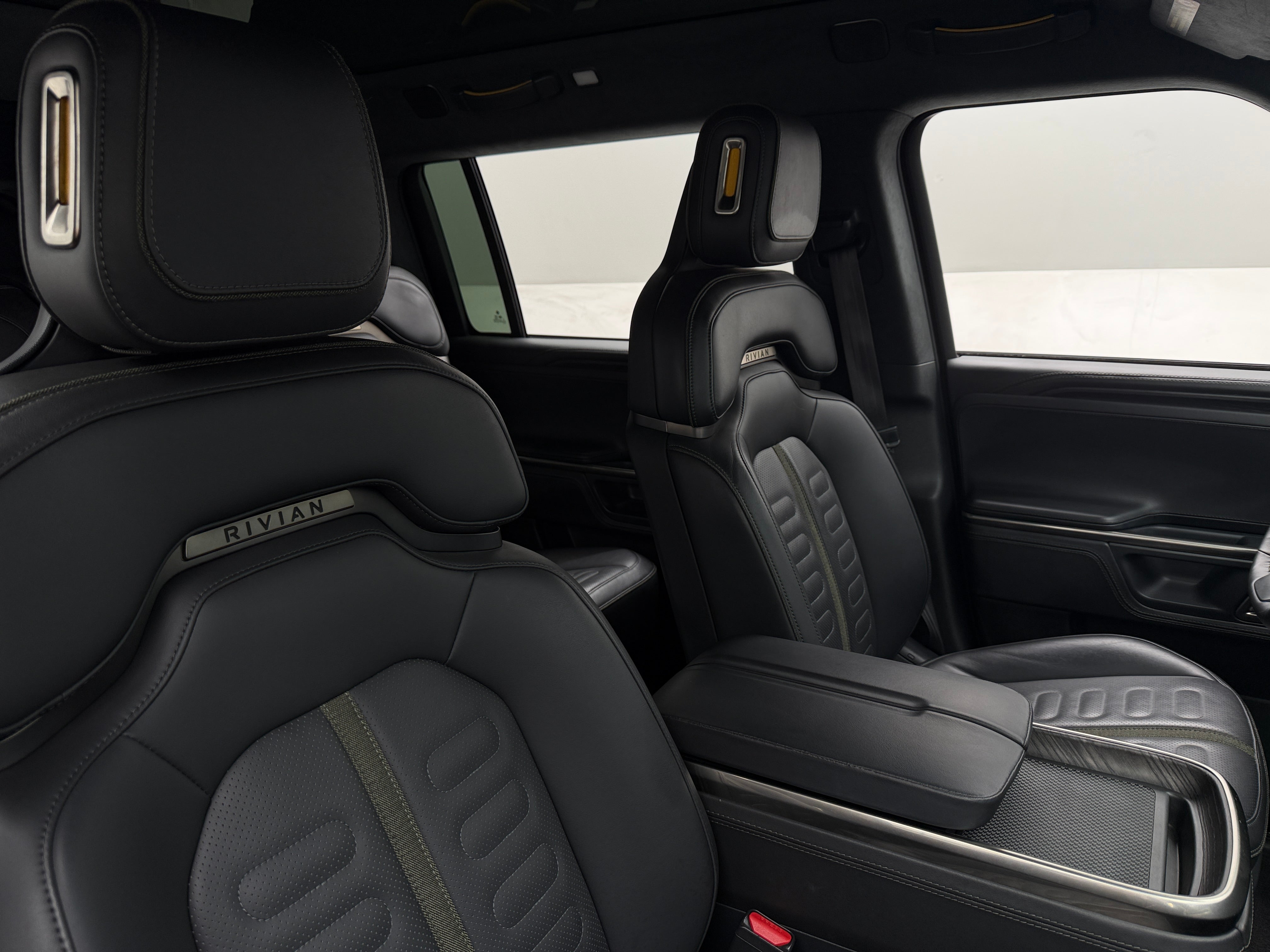 2023 Rivian R1S Adventure