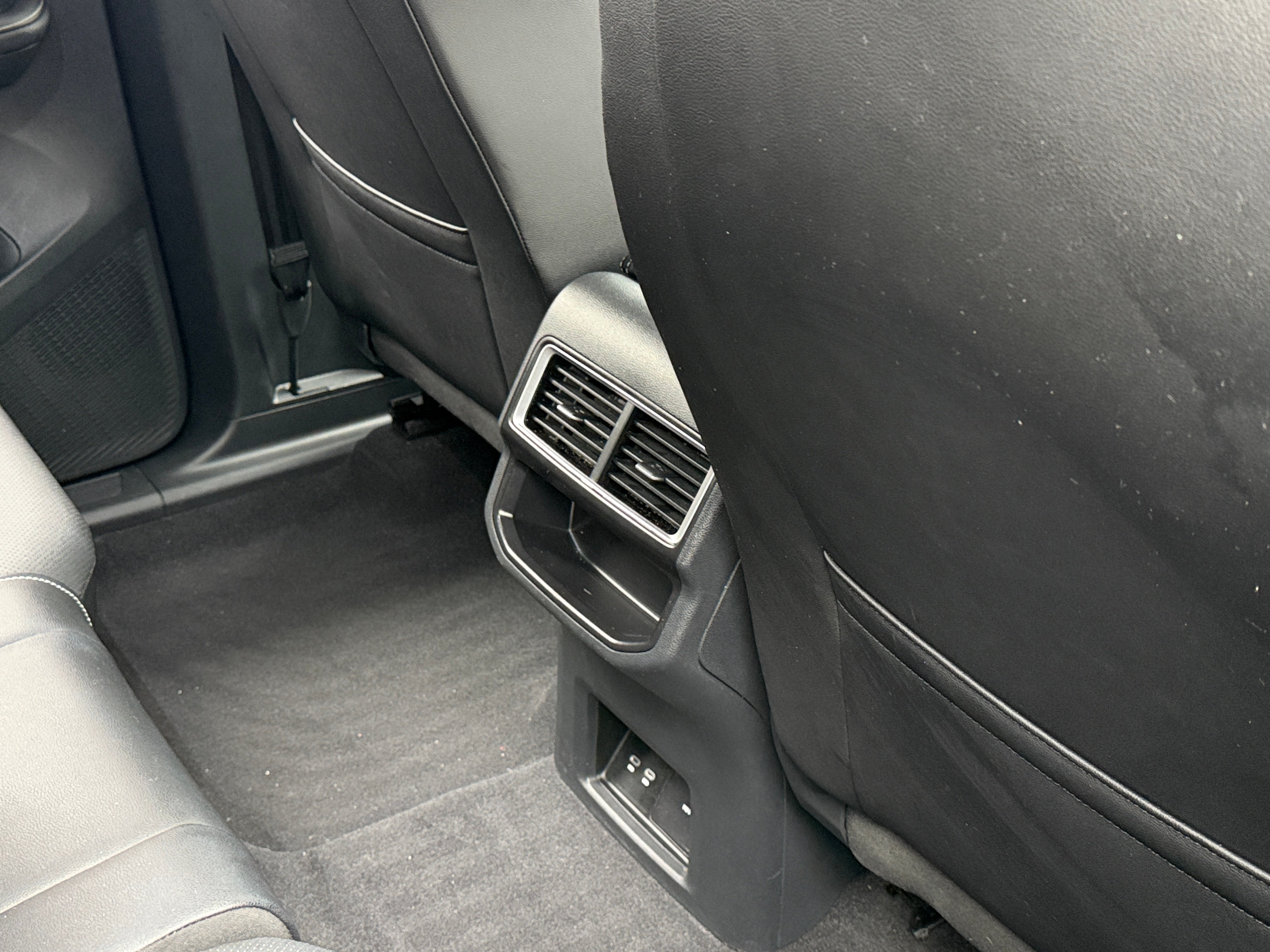 2025 Volkswagen Atlas Cross Sport SE w/Tech