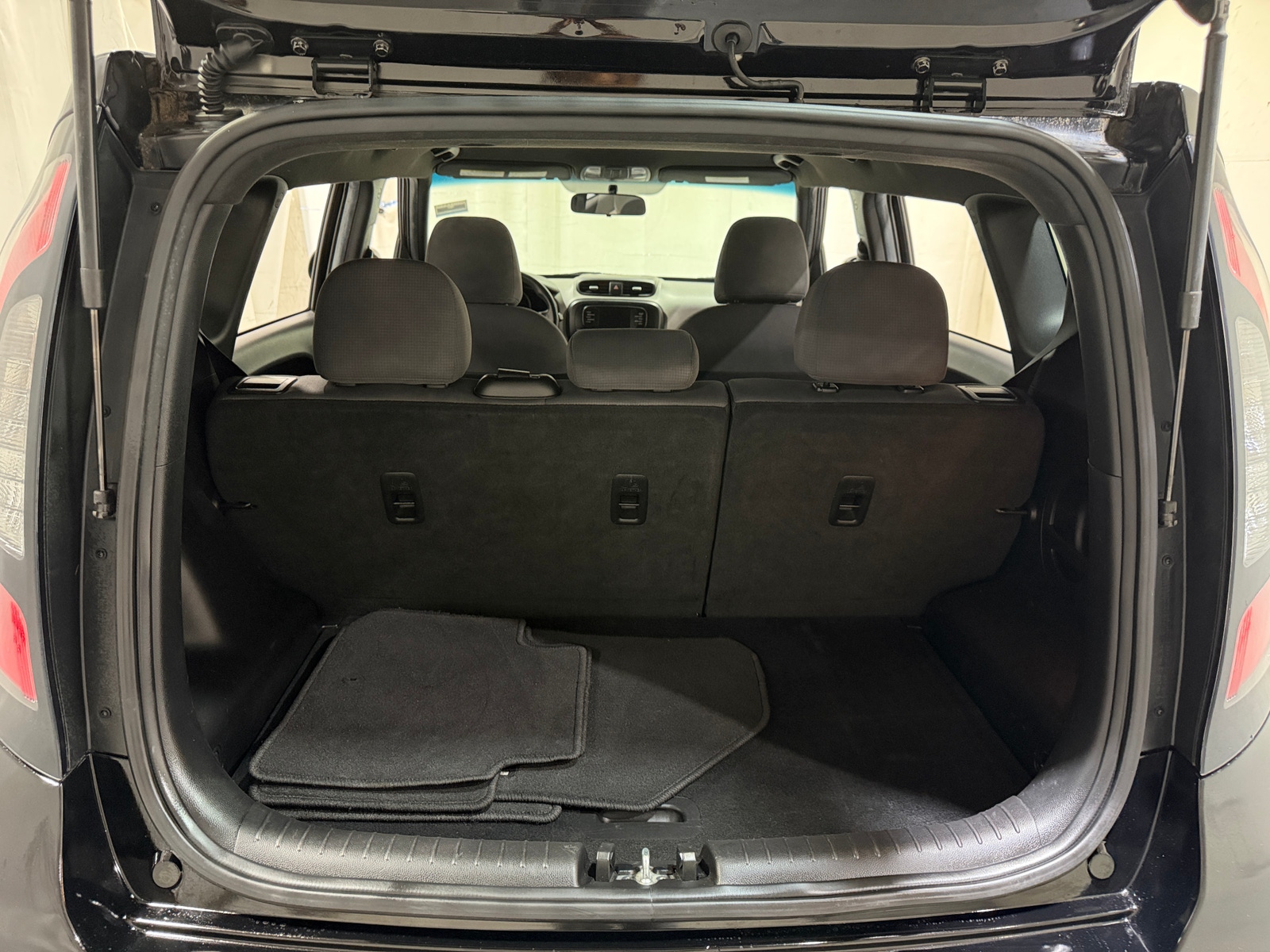 Thumbnail: 2017 Kia Soul - 7