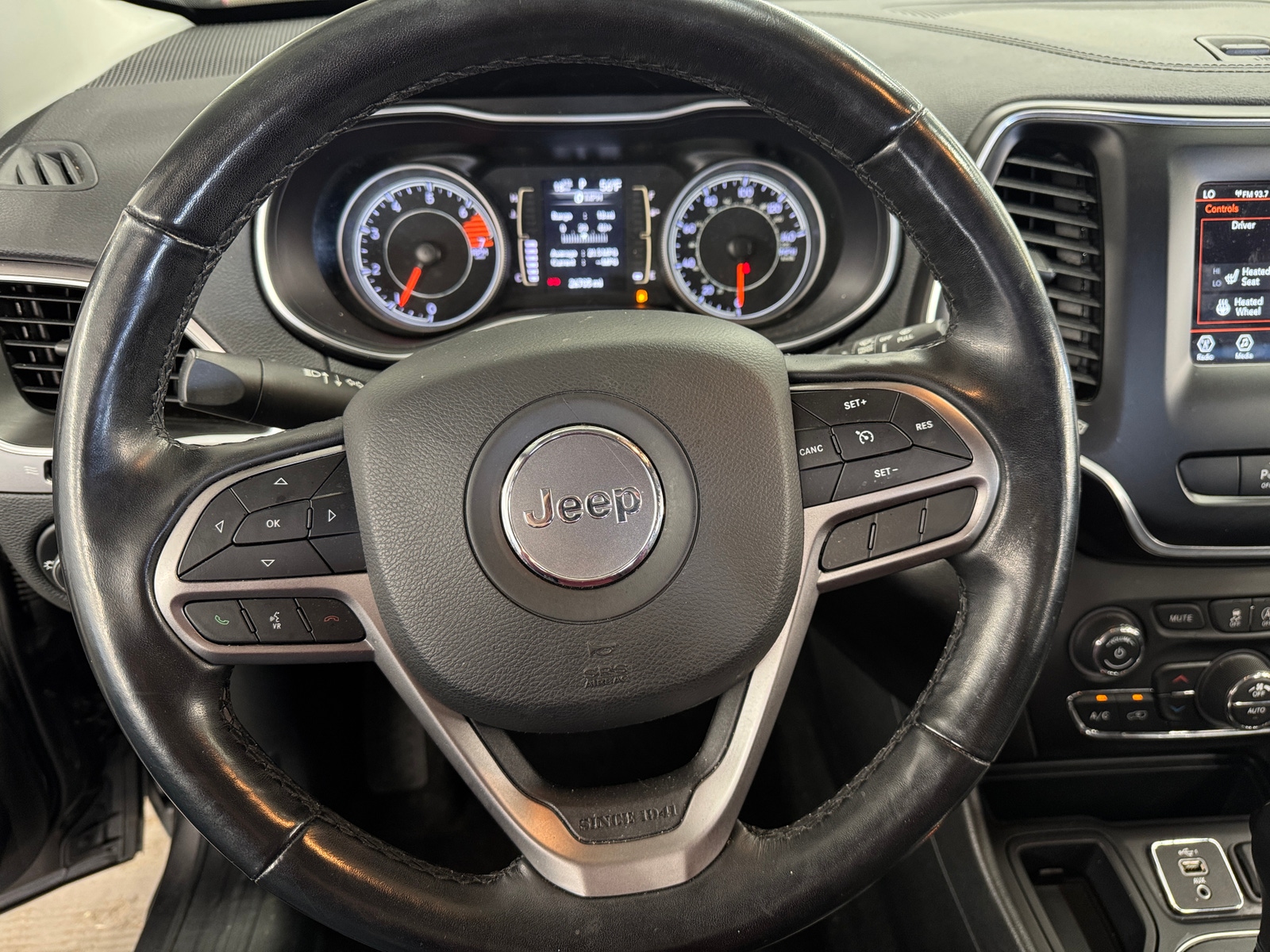 Thumbnail: 2020 Jeep Cherokee - 5