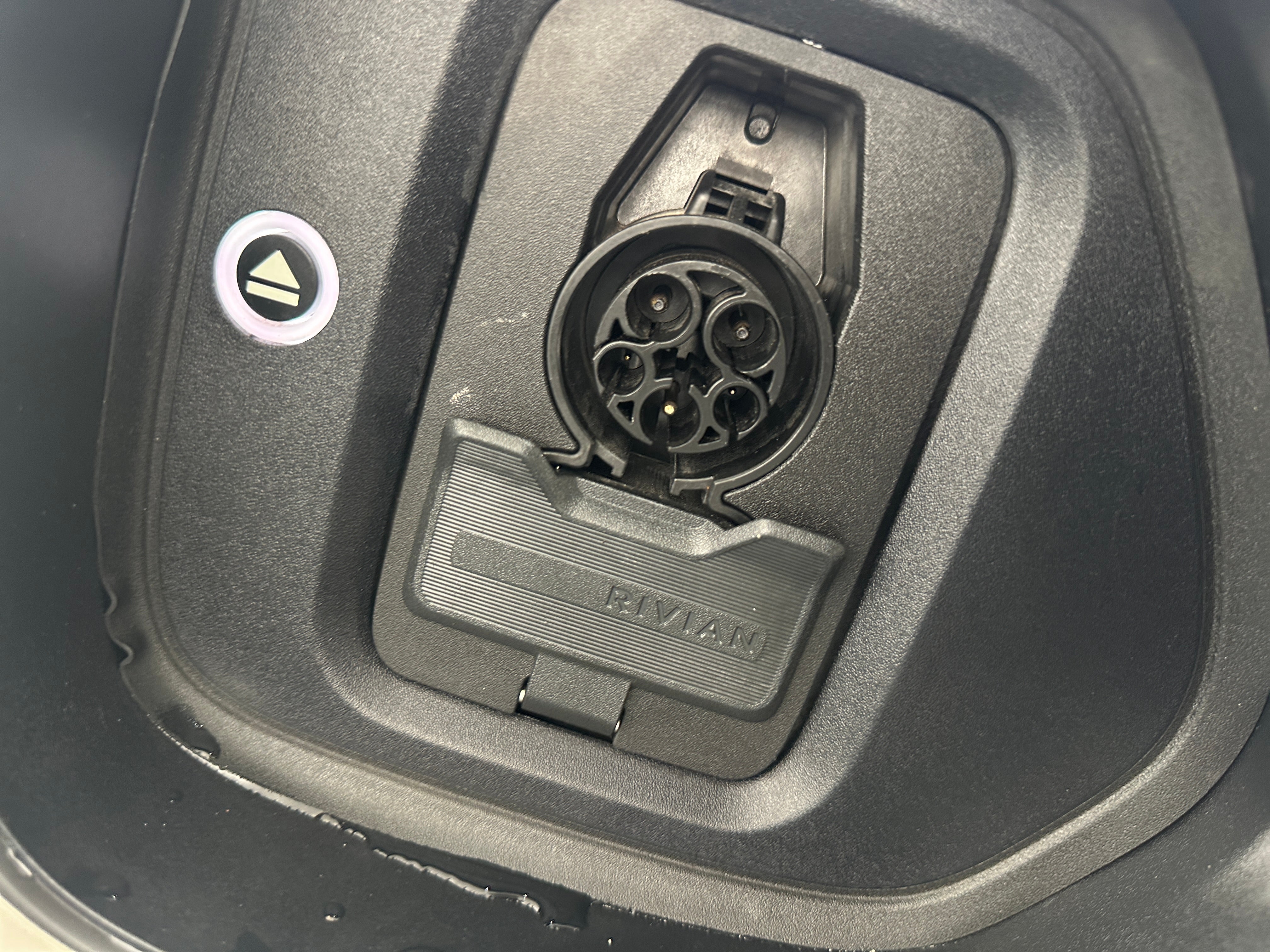 Used 2025 Rivian R1S Adventure with VIN 7PDSGBBA8SN051590 for sale in Auburn, WA