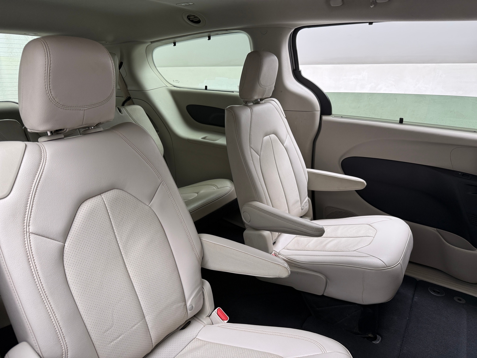 Thumbnail: 2021 Chrysler Pacifica - 5