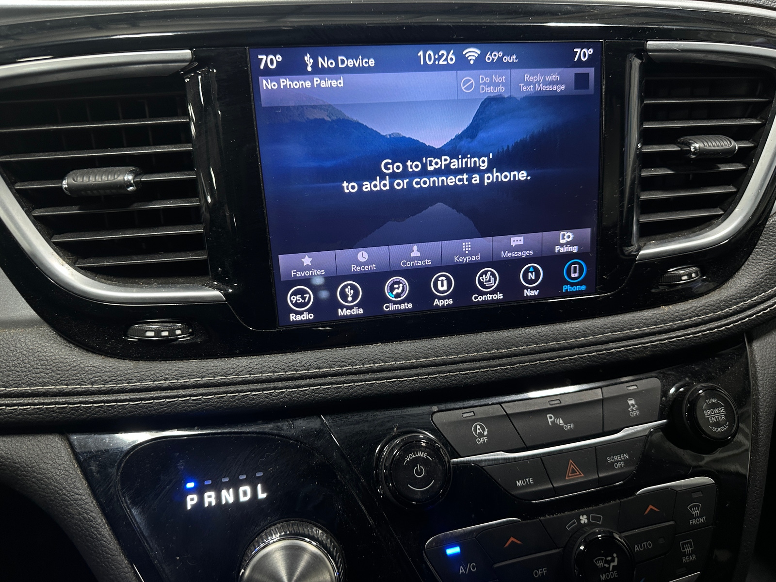 Thumbnail: 2018 Chrysler Pacifica - 3