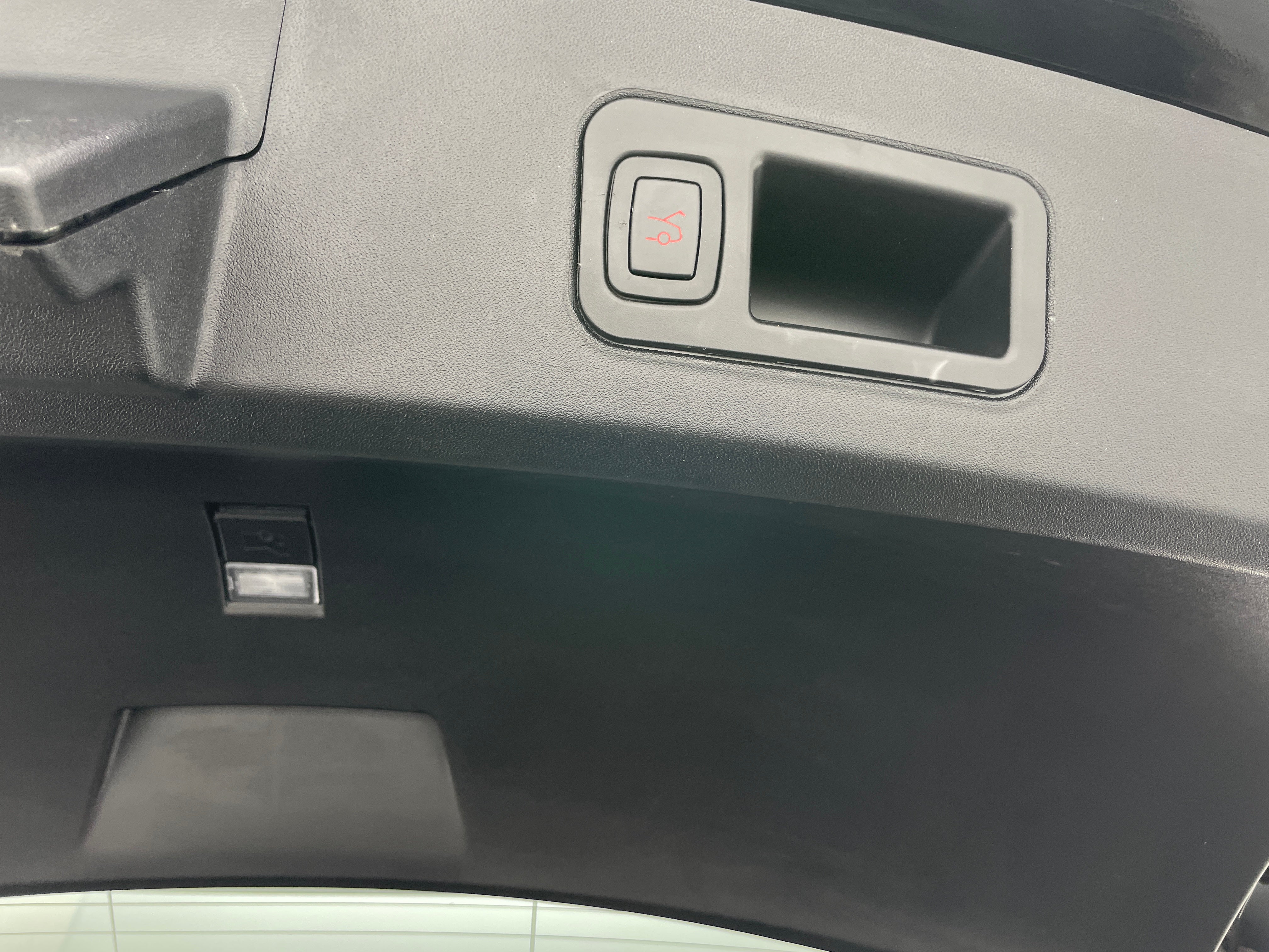 Used 2018 Tesla Model S 75D with VIN 5YJSA1E26JF296697 for sale in Auburn, WA