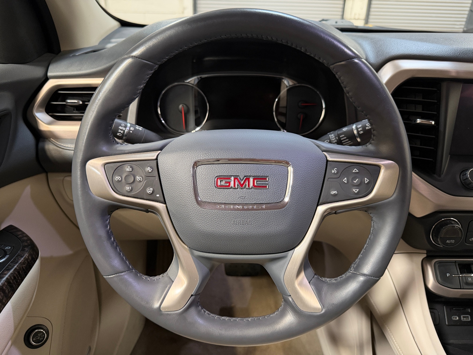 Thumbnail: 2020 GMC Acadia - 4