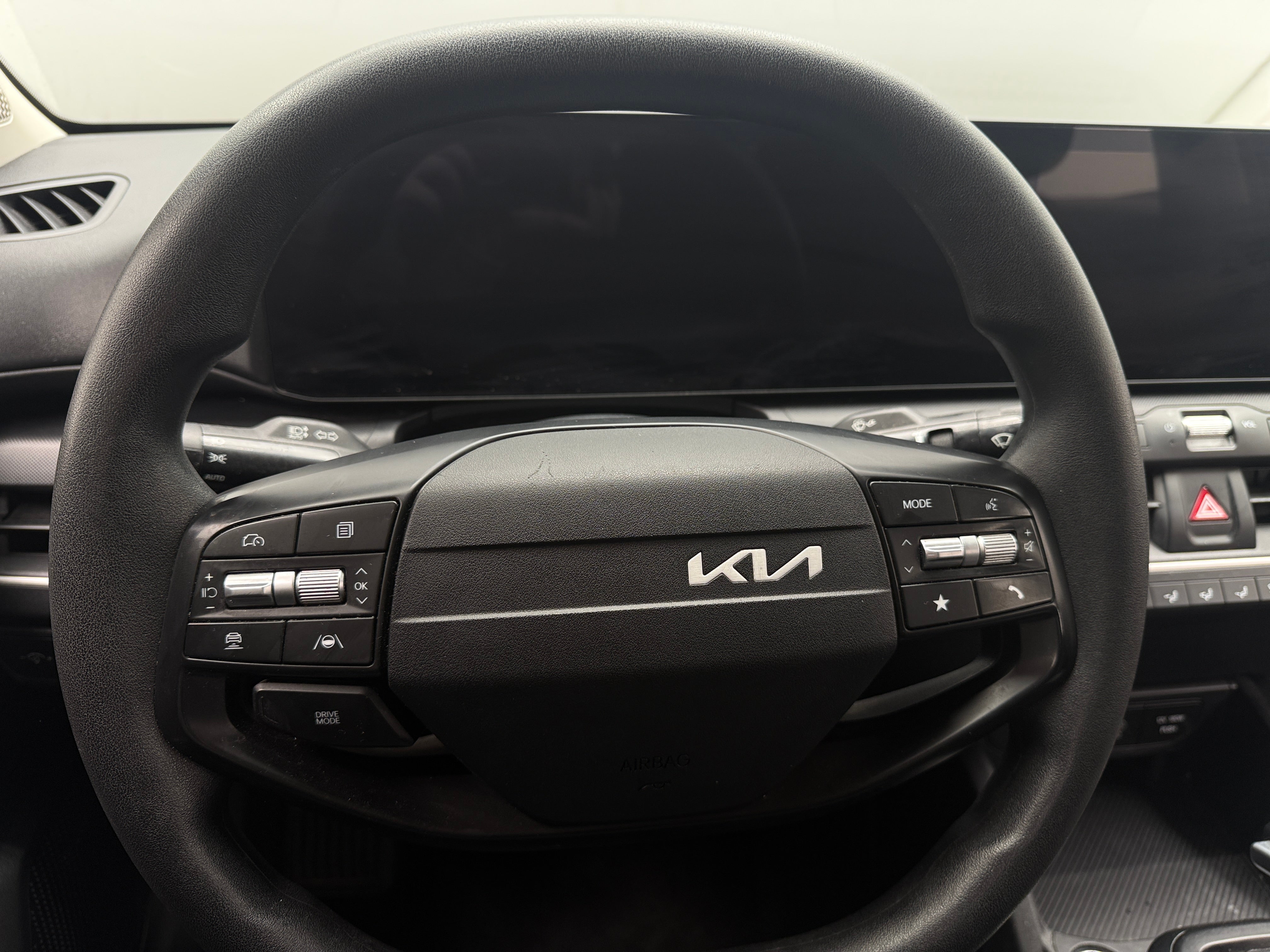 2025 Kia K4 LXS - Photo 3