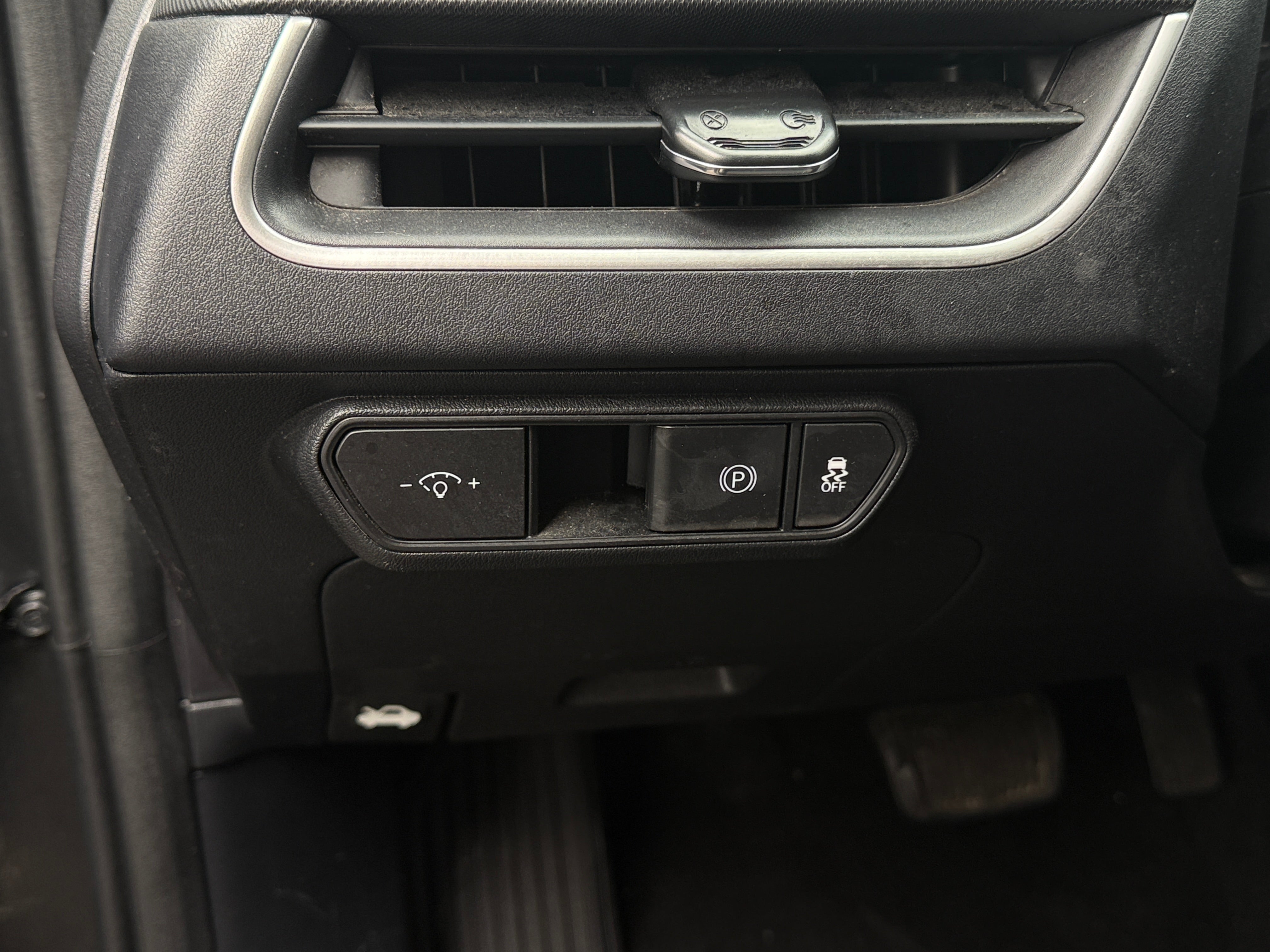 2025 Kia K4 LXS - Photo 8