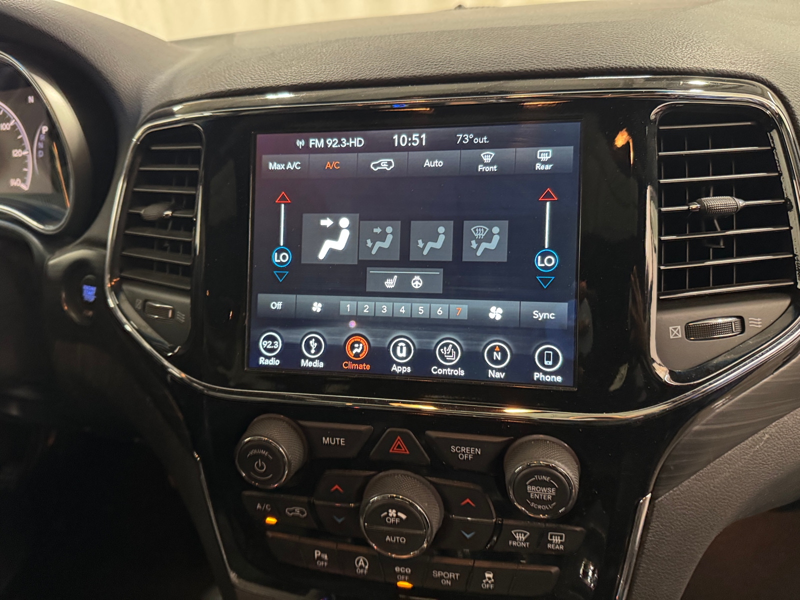 Thumbnail: 2019 Jeep Grand Cherokee - 3