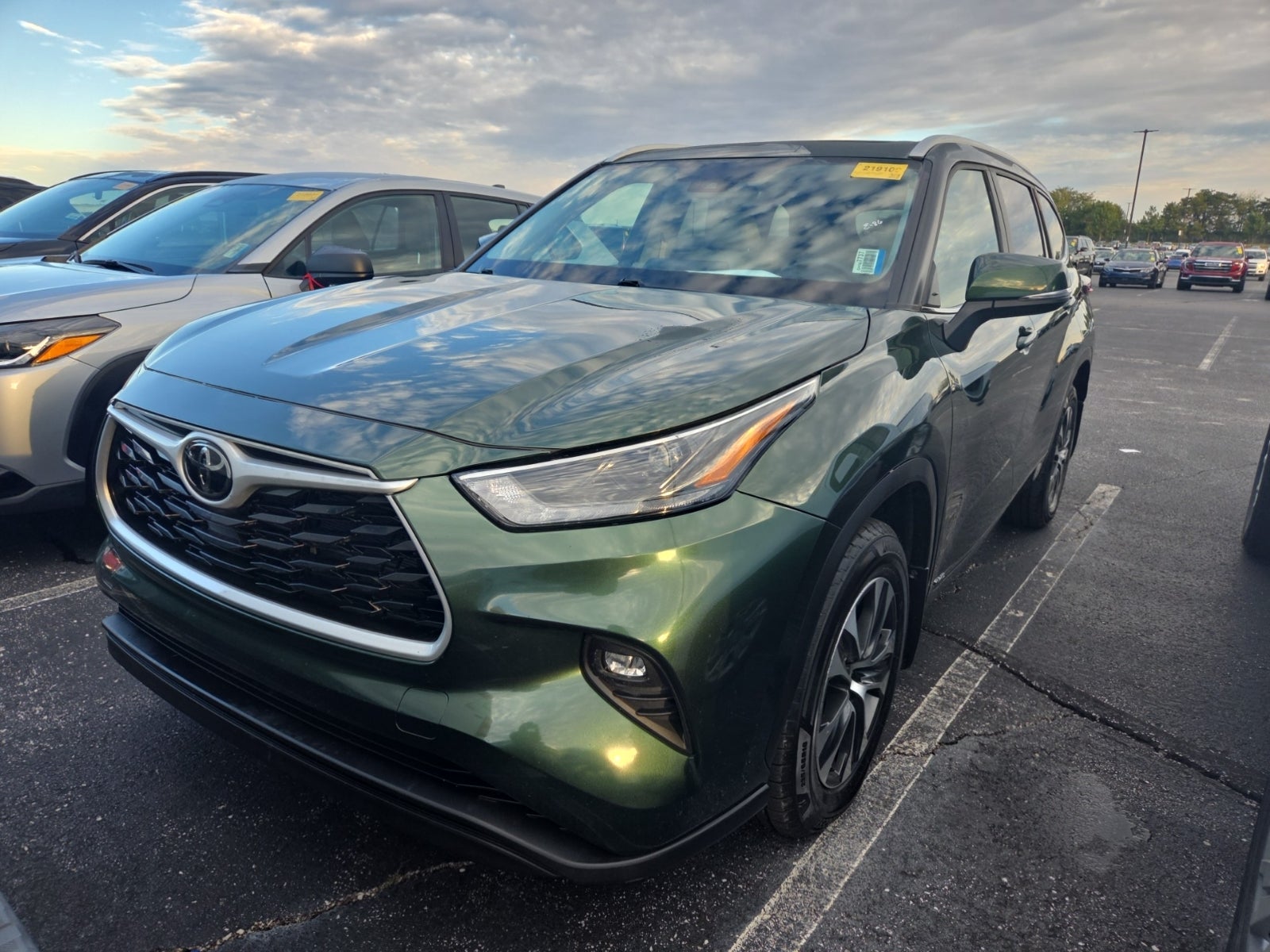 2025 Toyota Highlander Hybrid Hybrid XLE