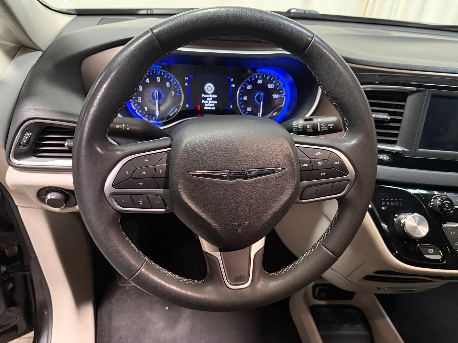 Thumbnail: 2023 Chrysler Voyager - 5