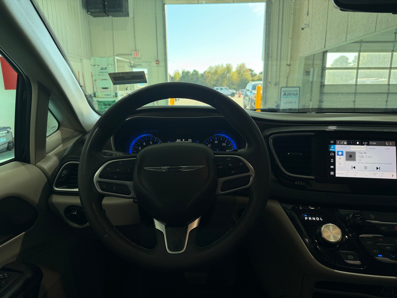 Thumbnail: 2023 Chrysler Voyager - 5