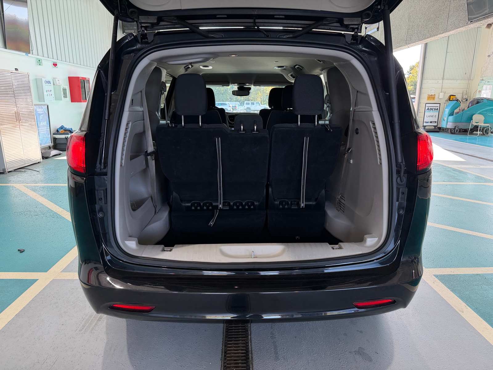 Thumbnail: 2023 Chrysler Voyager - 7