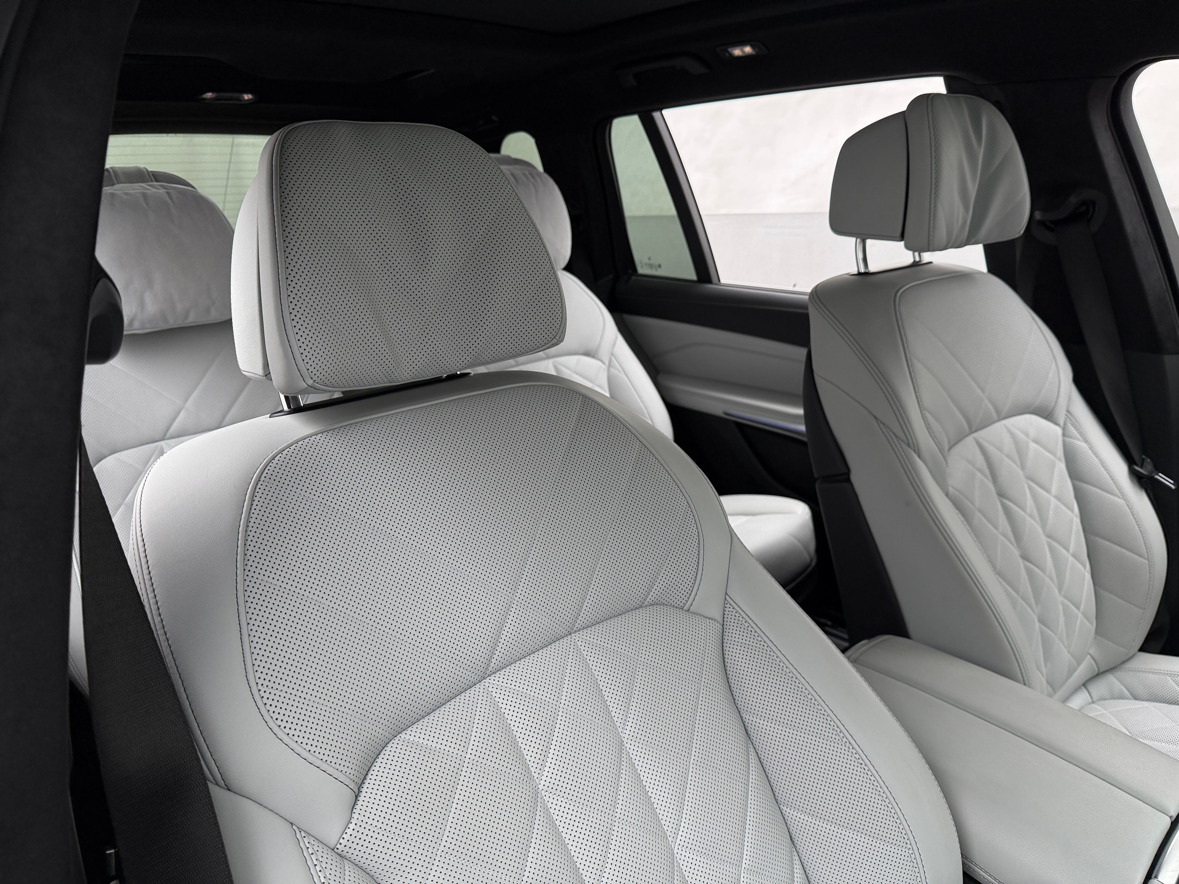 2023 BMW X7