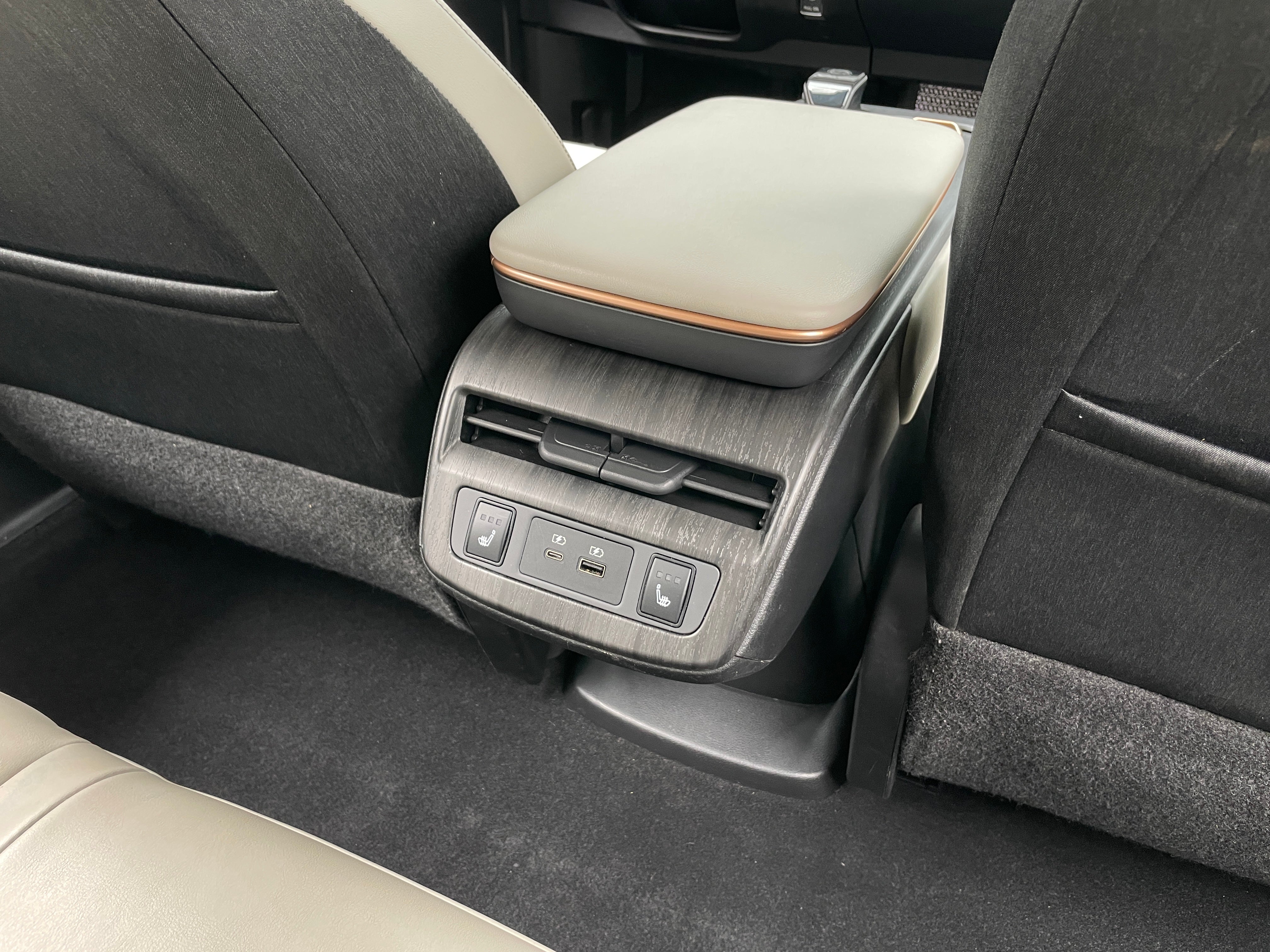 JN1DF0BB5RM743020