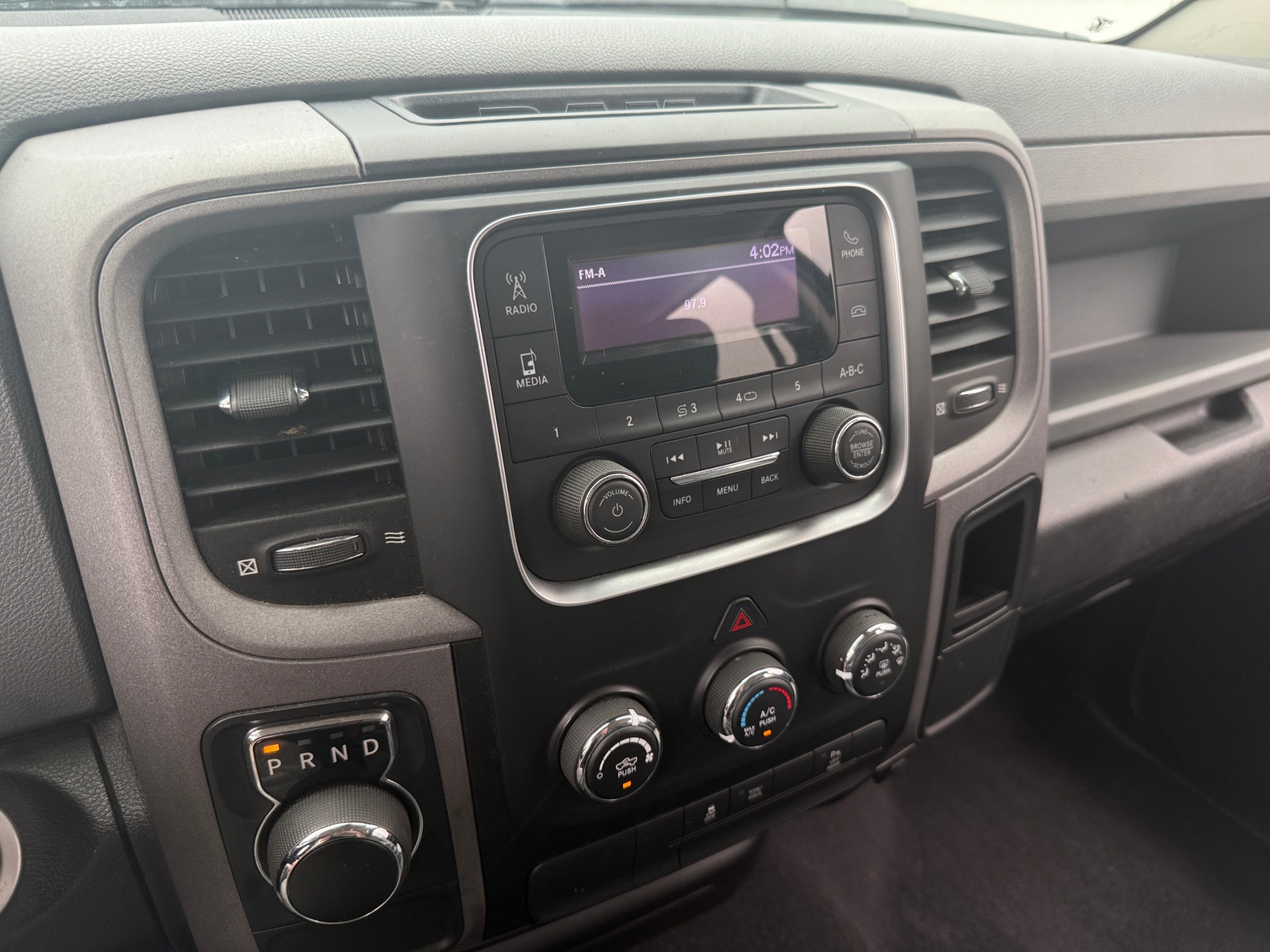 Thumbnail: 2020 RAM 1500 Classic - 4