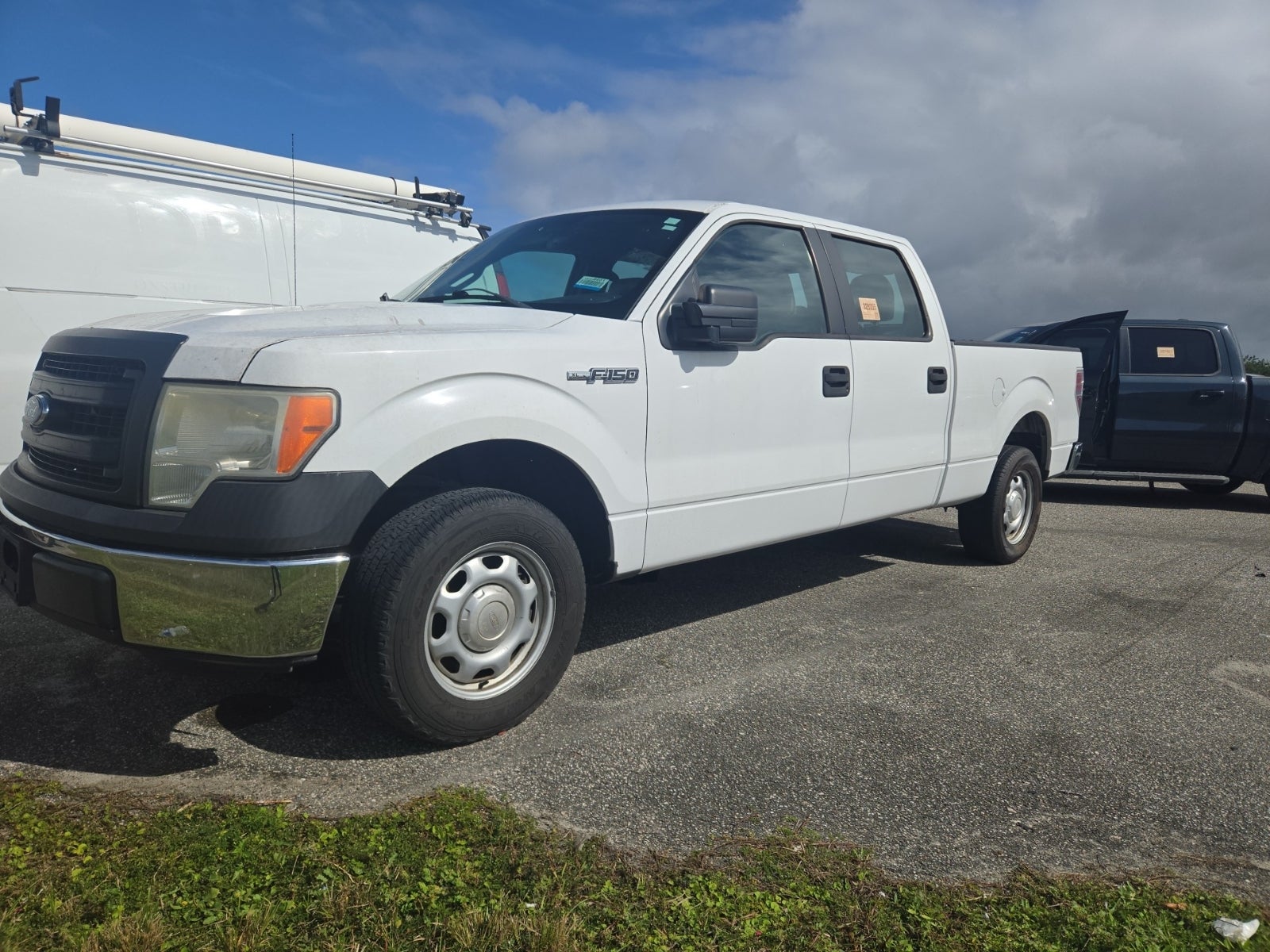 2014 Ford F-150 2WD Supercrew 145" XL