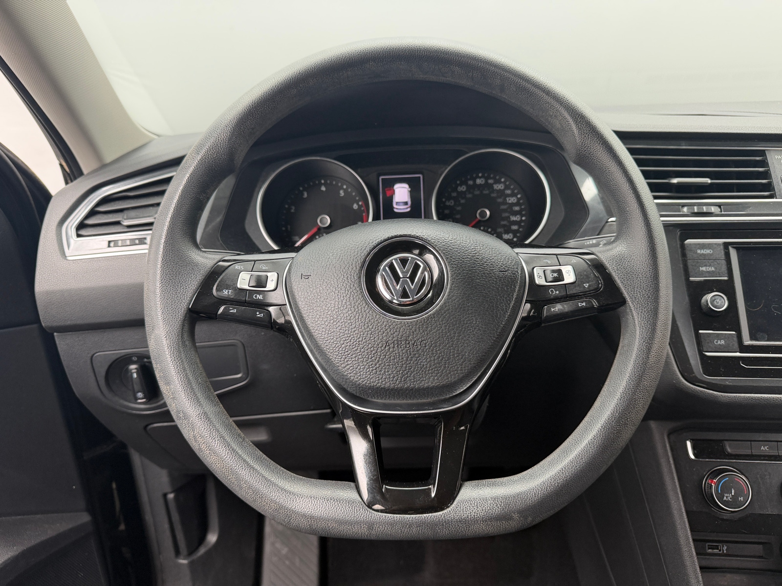 Thumbnail: 2018 Volkswagen Tiguan - 5