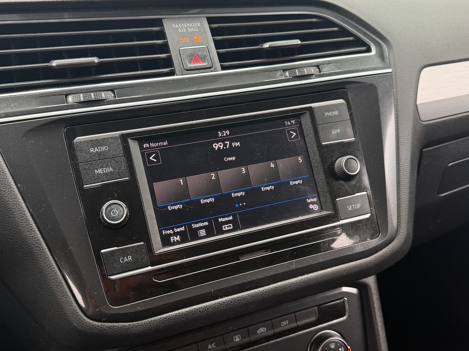 Thumbnail: 2018 Volkswagen Tiguan - 4