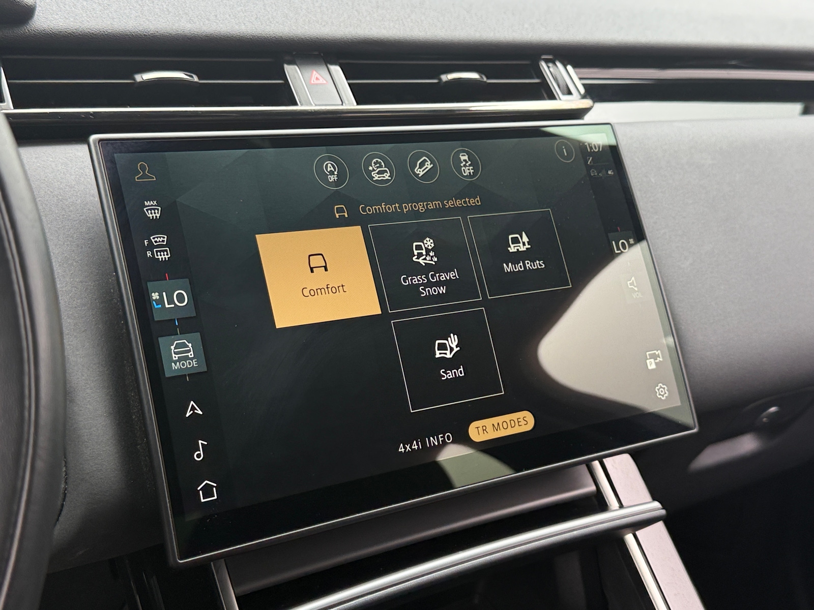 Thumbnail: 2024 Land Rover Range Rover Velar - 3