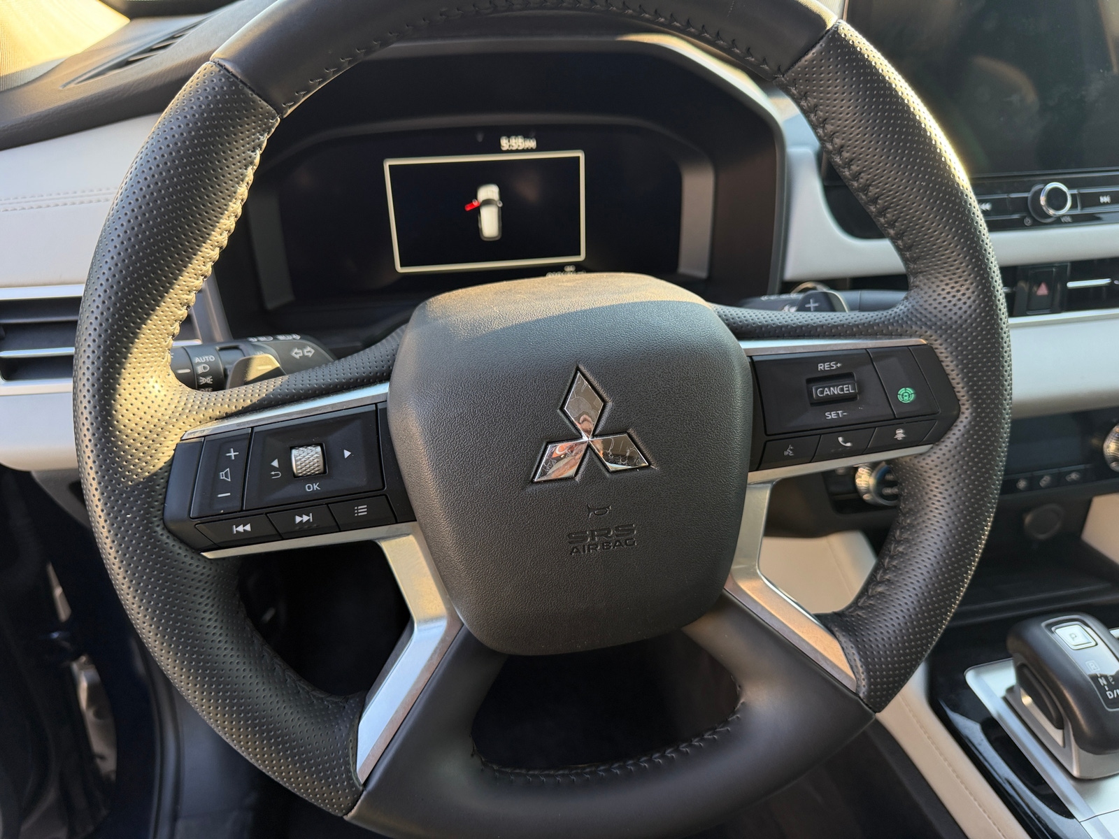 Thumbnail: 2025 Mitsubishi Outlander - 4