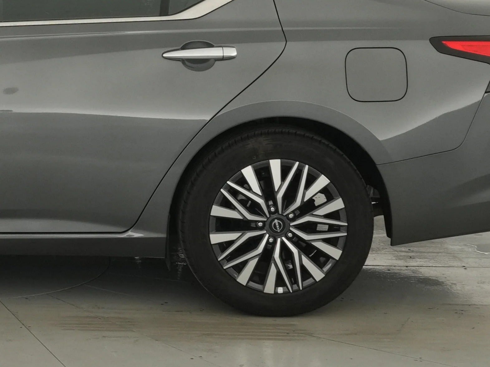 2025 Nissan Altima SV - Photo 15
