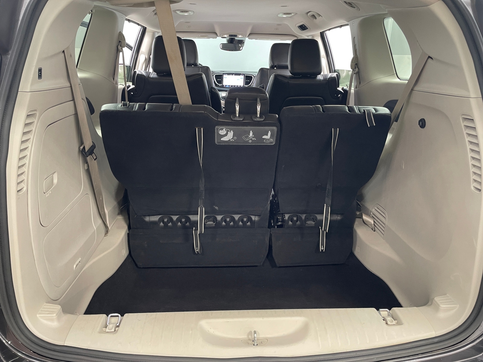 Thumbnail: 2021 Chrysler Pacifica - 6