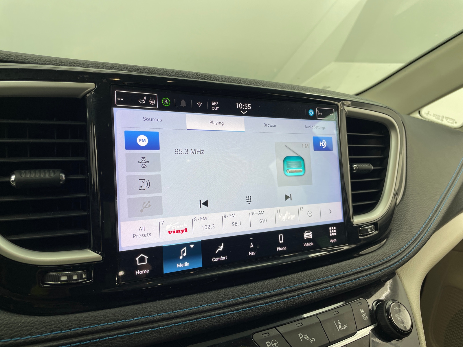Thumbnail: 2021 Chrysler Pacifica - 3