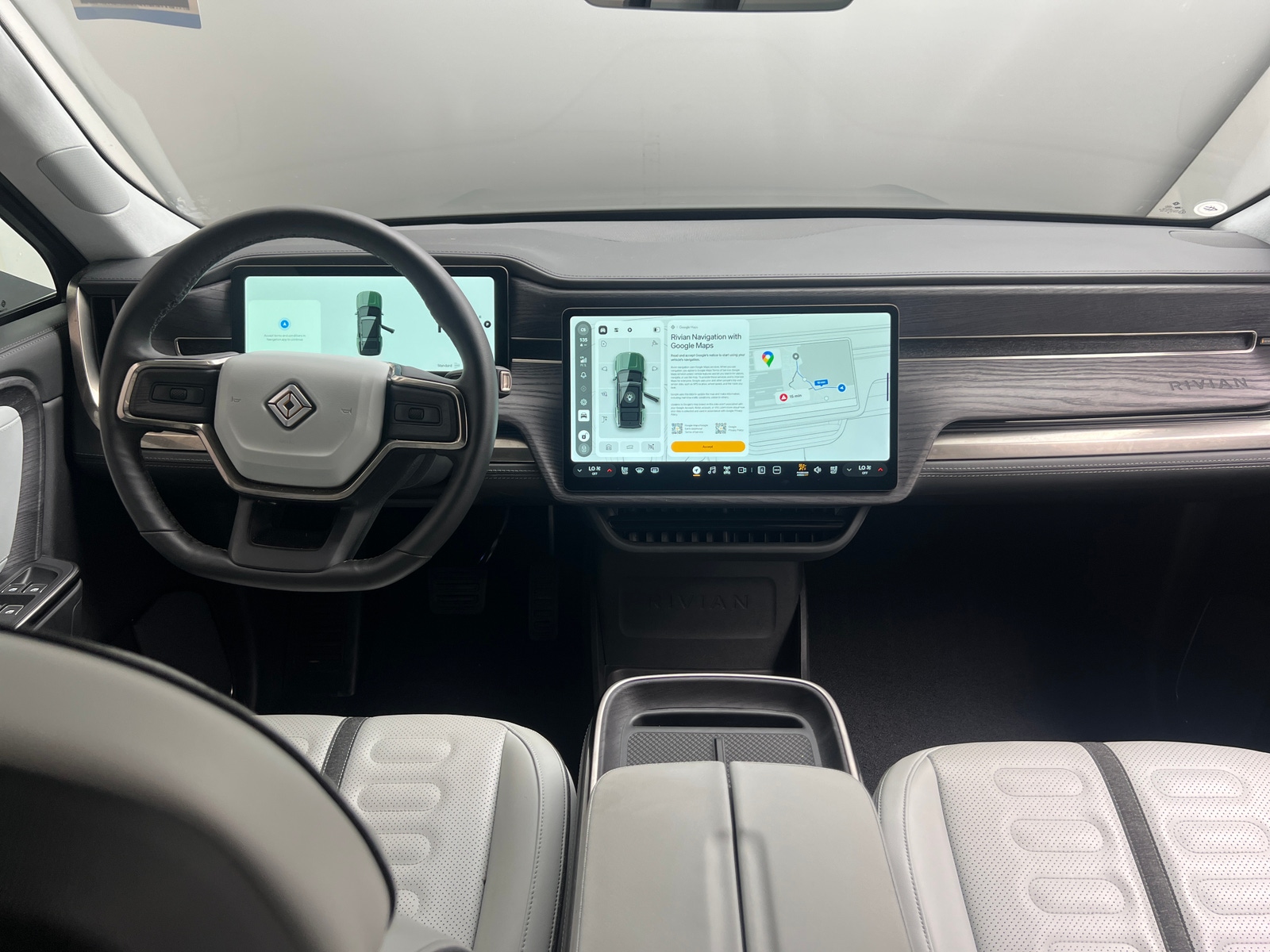 Thumbnail: 2025 Rivian R1S - 2