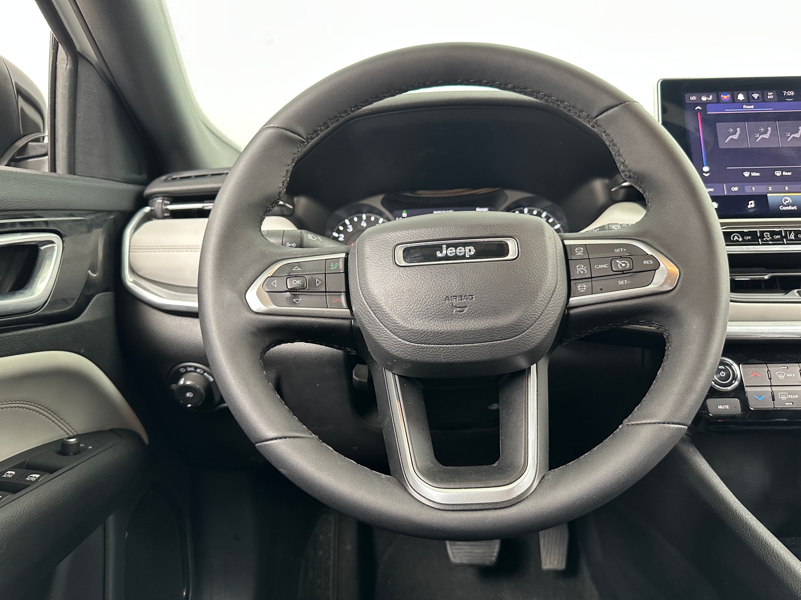 Thumbnail: 2024 Jeep Compass - 4