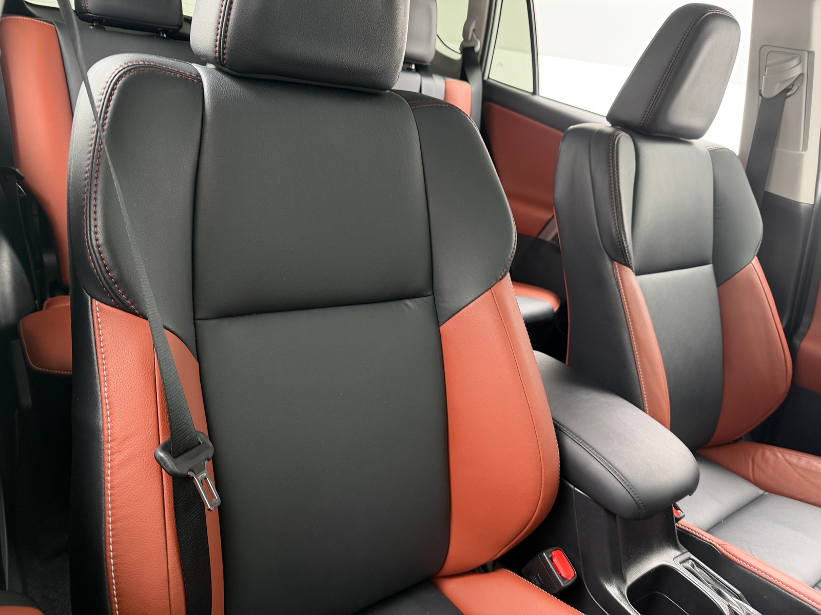 Thumbnail: 2015 Toyota RAV4 - 2