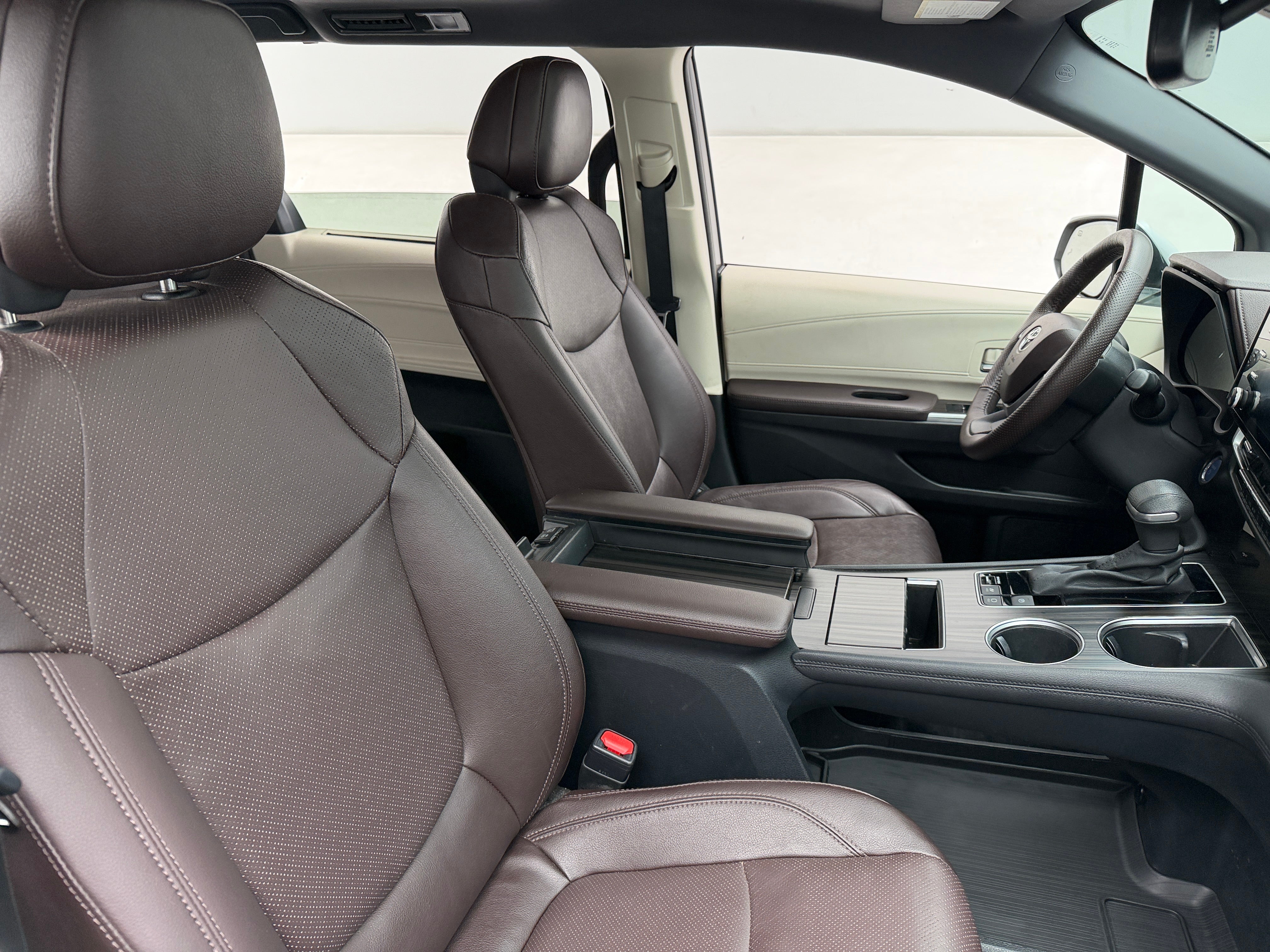 2023 Toyota Sienna Platinum