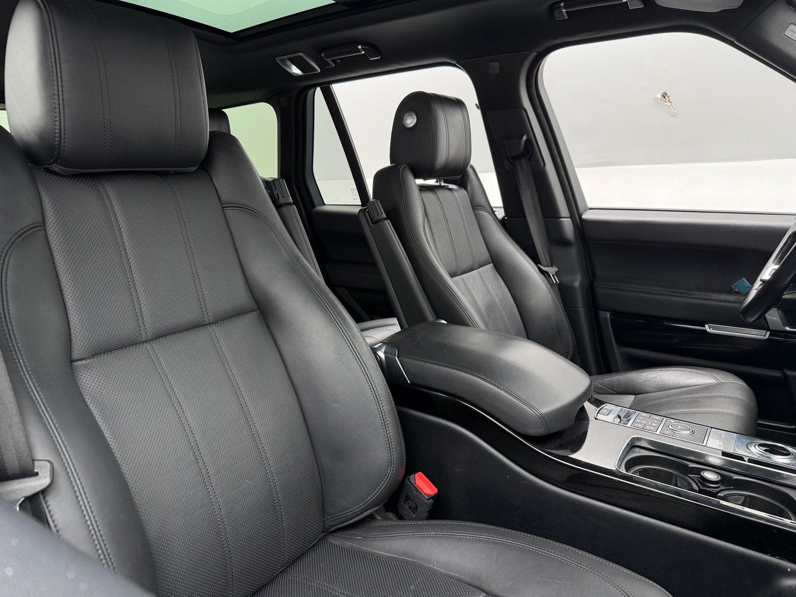 Thumbnail: 2017 Land Rover Range Rover - 2