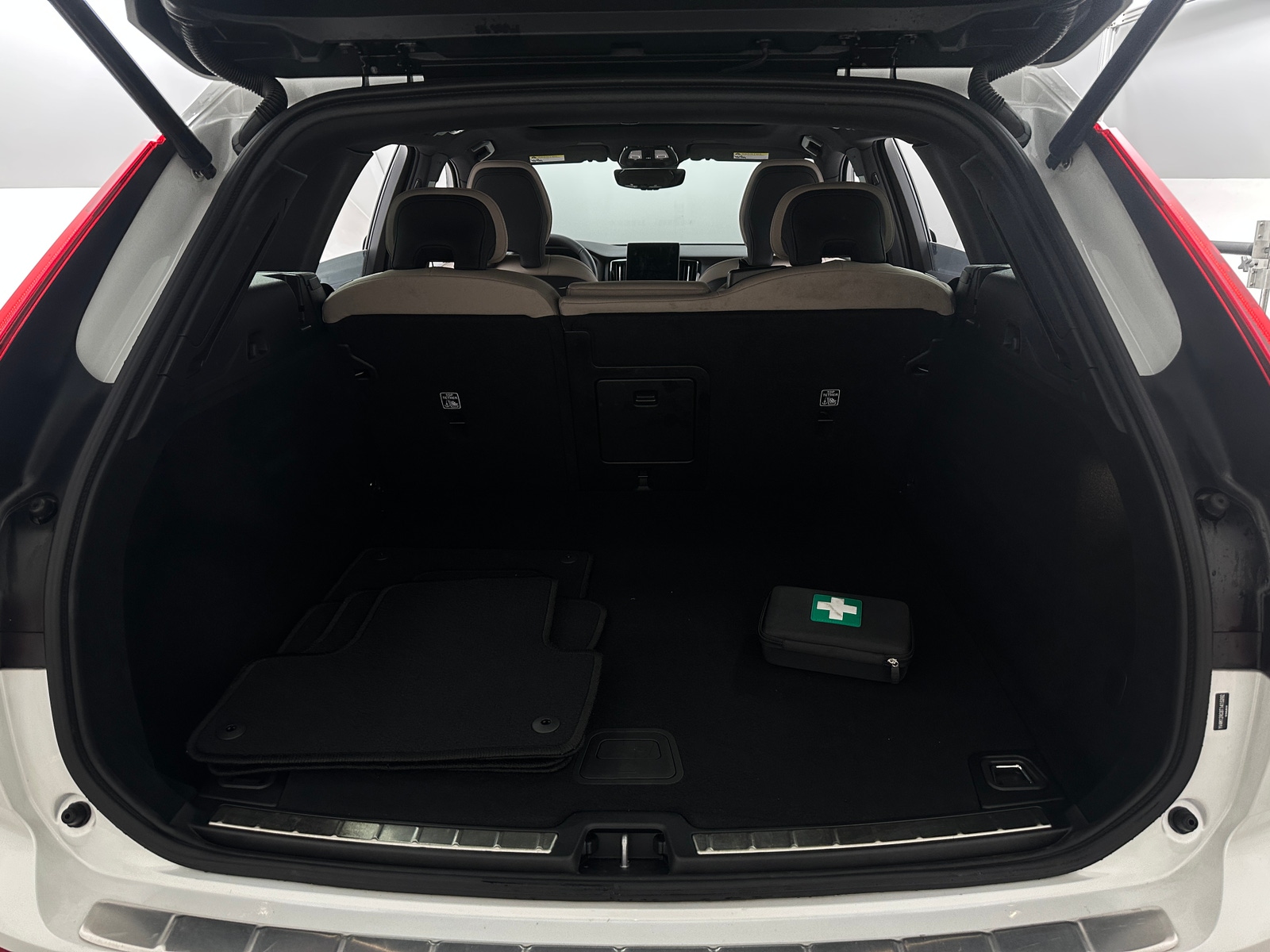 Thumbnail: 2026 Volvo XC60 - 6