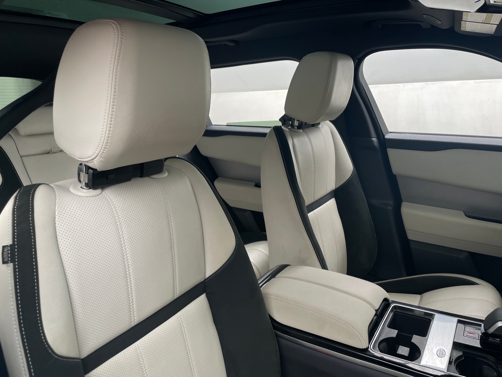 Thumbnail: 2023 Land Rover Range Rover Velar - 2