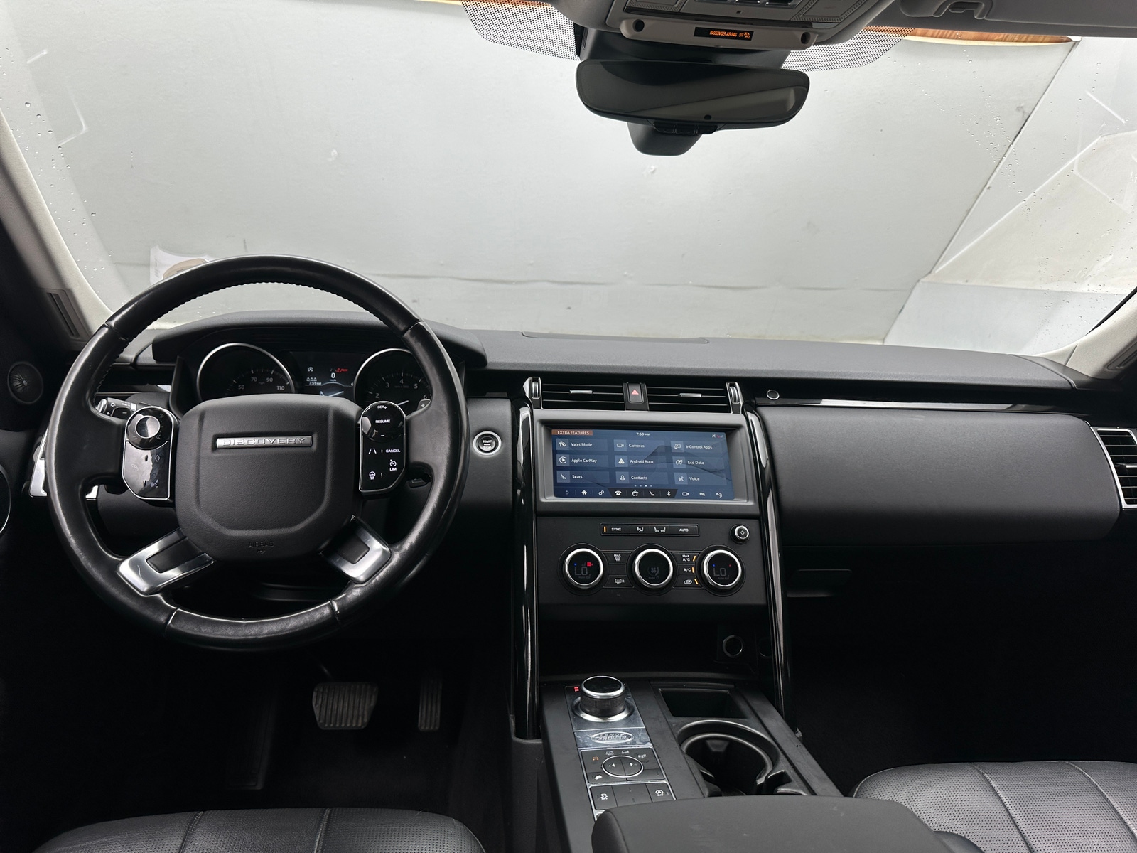 Thumbnail: 2020 Land Rover Discovery - 2