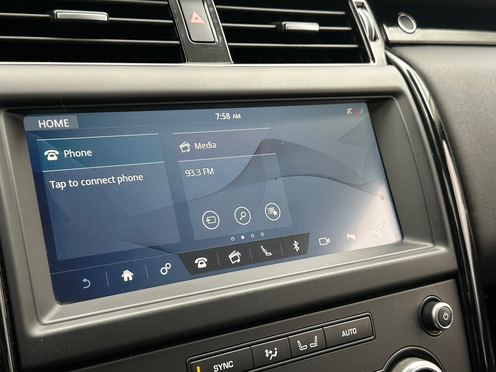 Thumbnail: 2020 Land Rover Discovery - 3